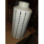 Cassie Vase White And Black