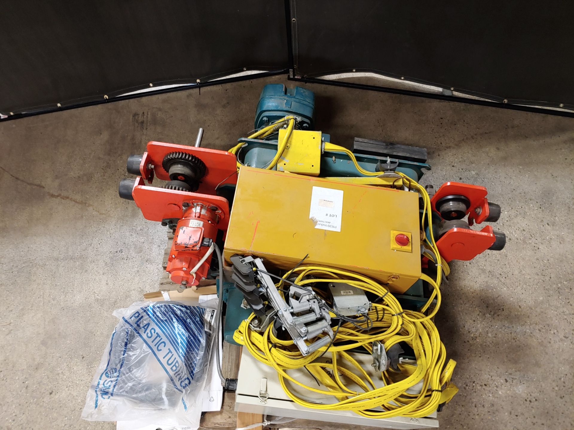 BLACK BEAR ELECTRIC WIRE ROPE 1-TON HOIST - TU SERIES TUAH(D)-100DB - Image 3 of 9