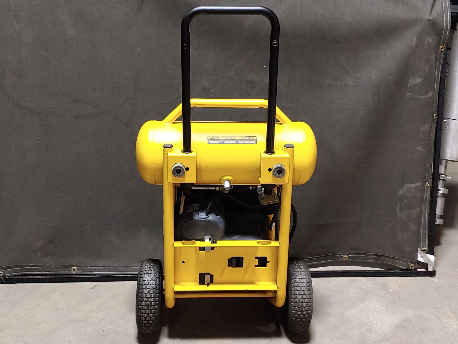 DEWALT D55146 OIL FREE 1.6HP PORTABLE AIR COMPRESSOR 200PSI - Image 8 of 8