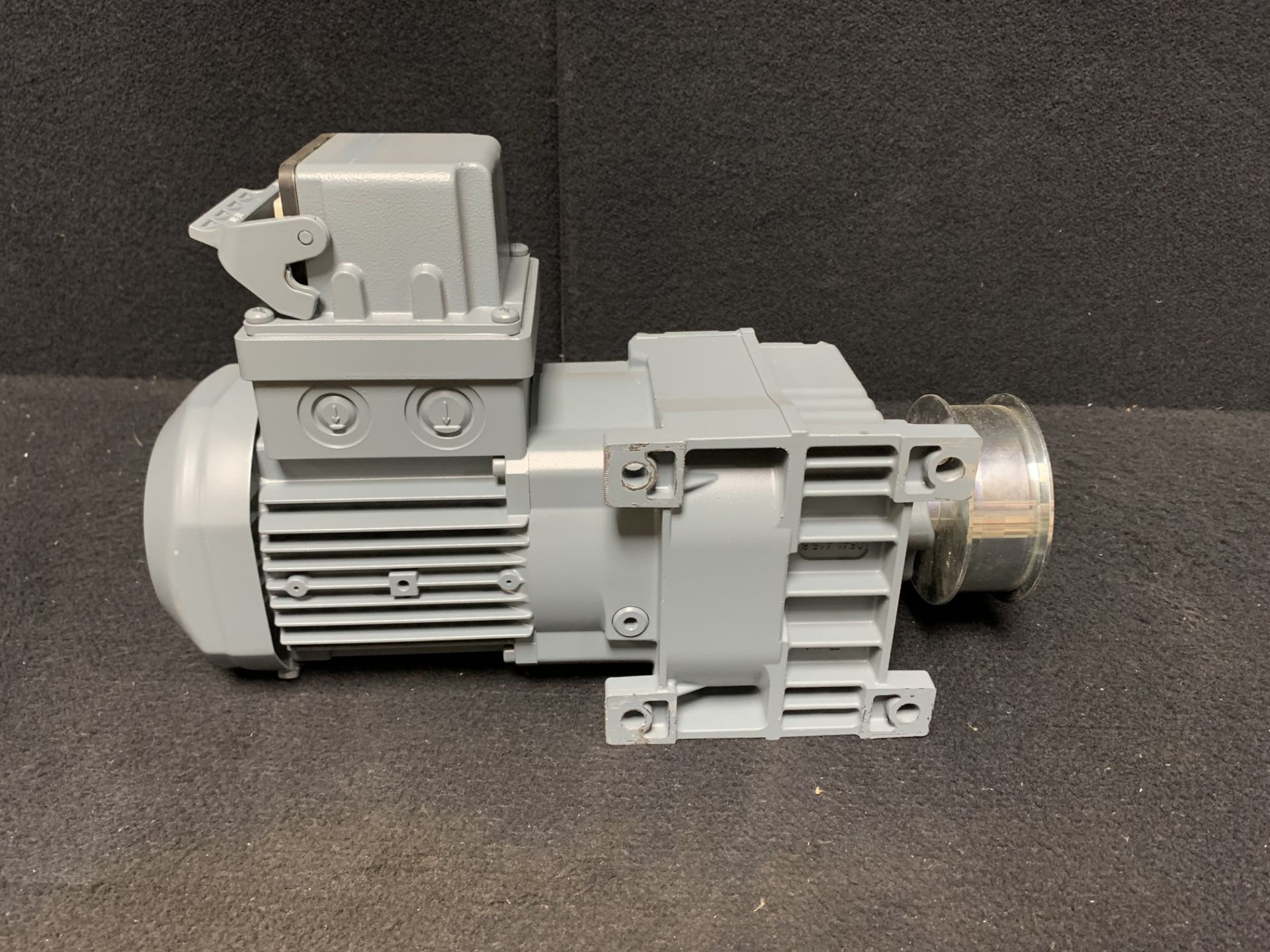 SEW-EURODRIVE GEARMOTOR # R17-DR63L4/ASD1 41RPM 0.25KW IP54 - Image 2 of 7