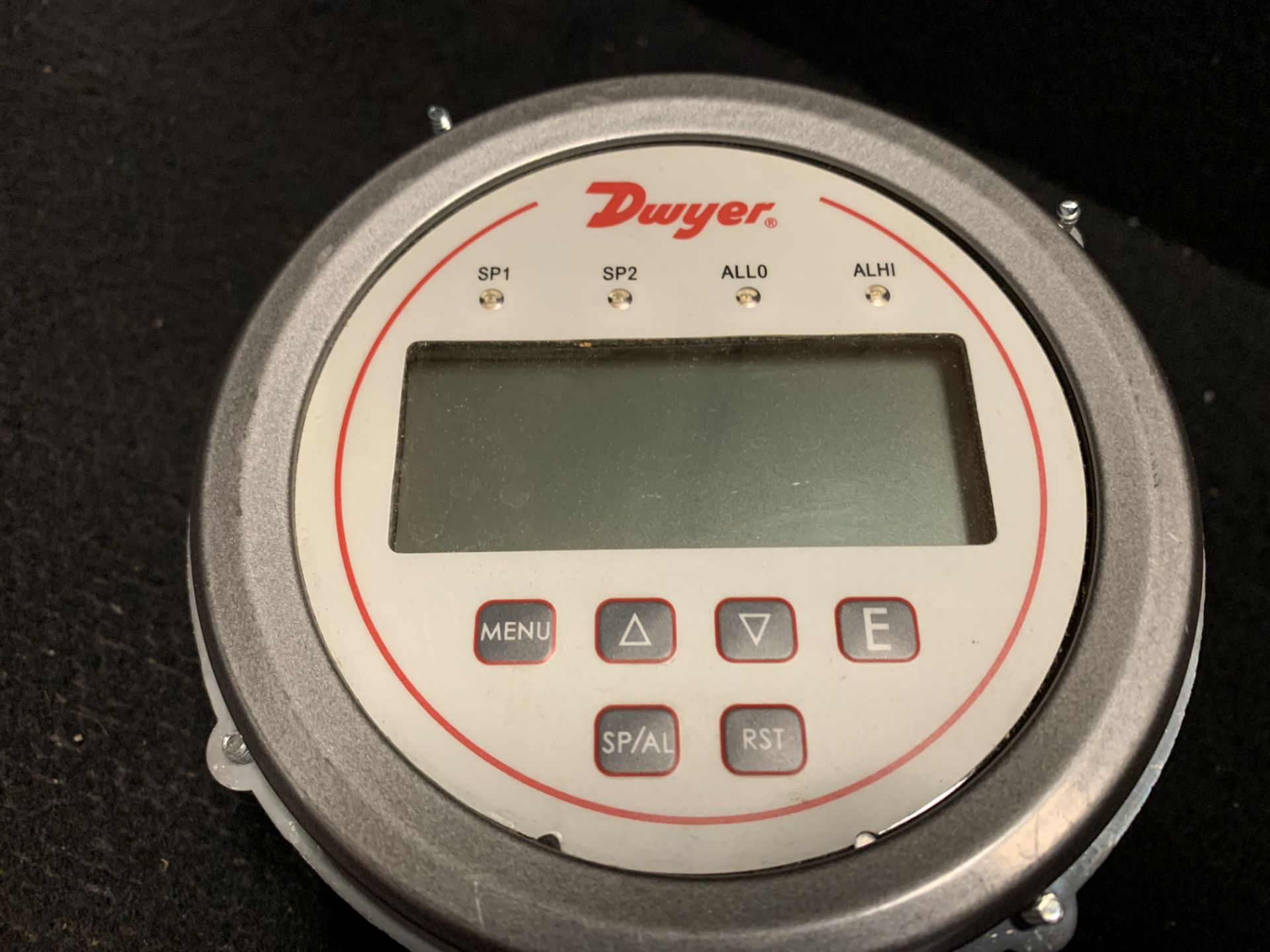 DWYER DIGIHELIC DIFFERENTIAL PRESSURE CONTROLLER DH3-007, 0-10 INCH WC 12-28 VAC/VDC 50-400 HZ - Image 4 of 5