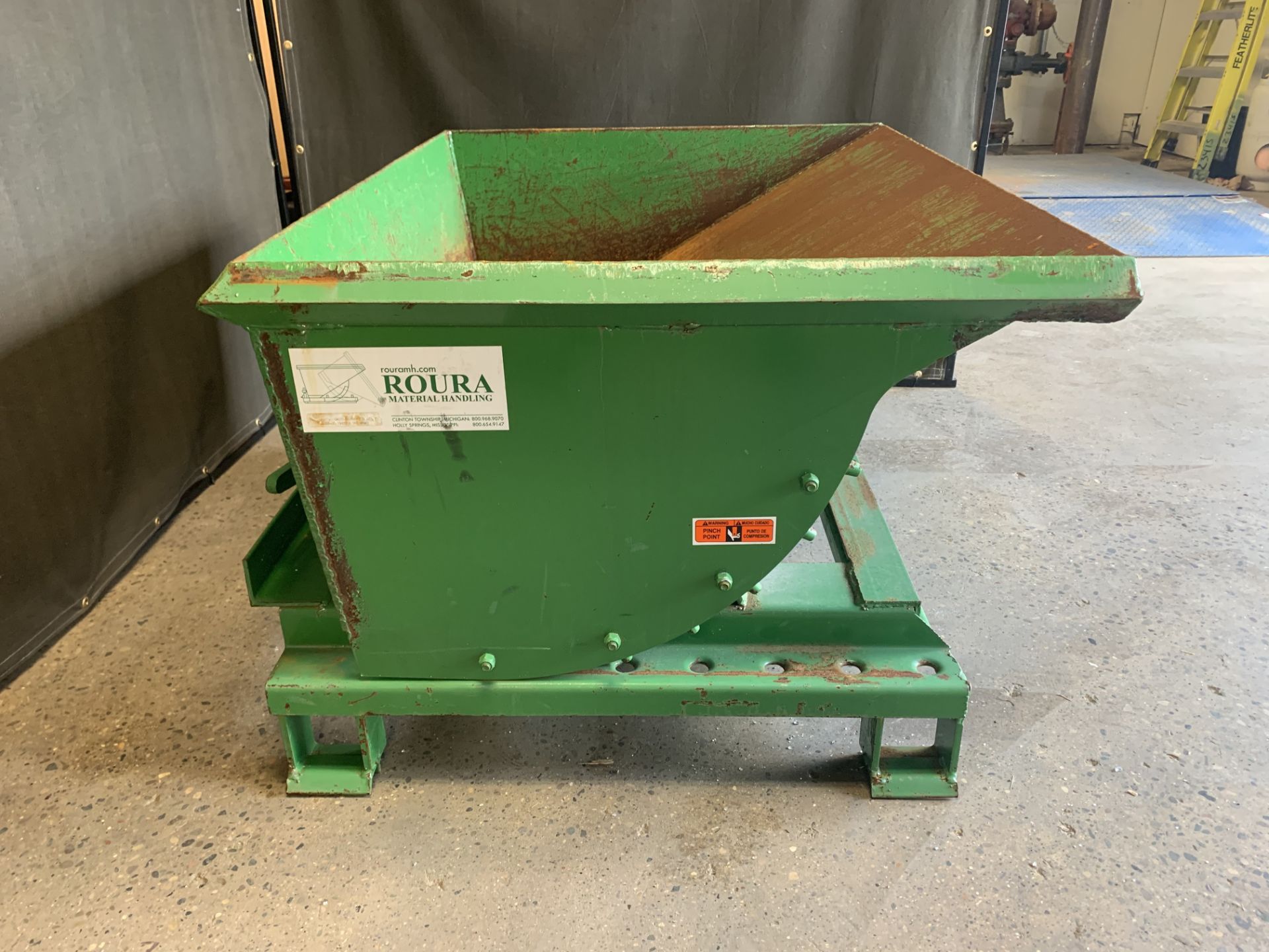 ROURA SMALL GREEN DUMP HOPPER .4 CUBIC YD - Image 4 of 7