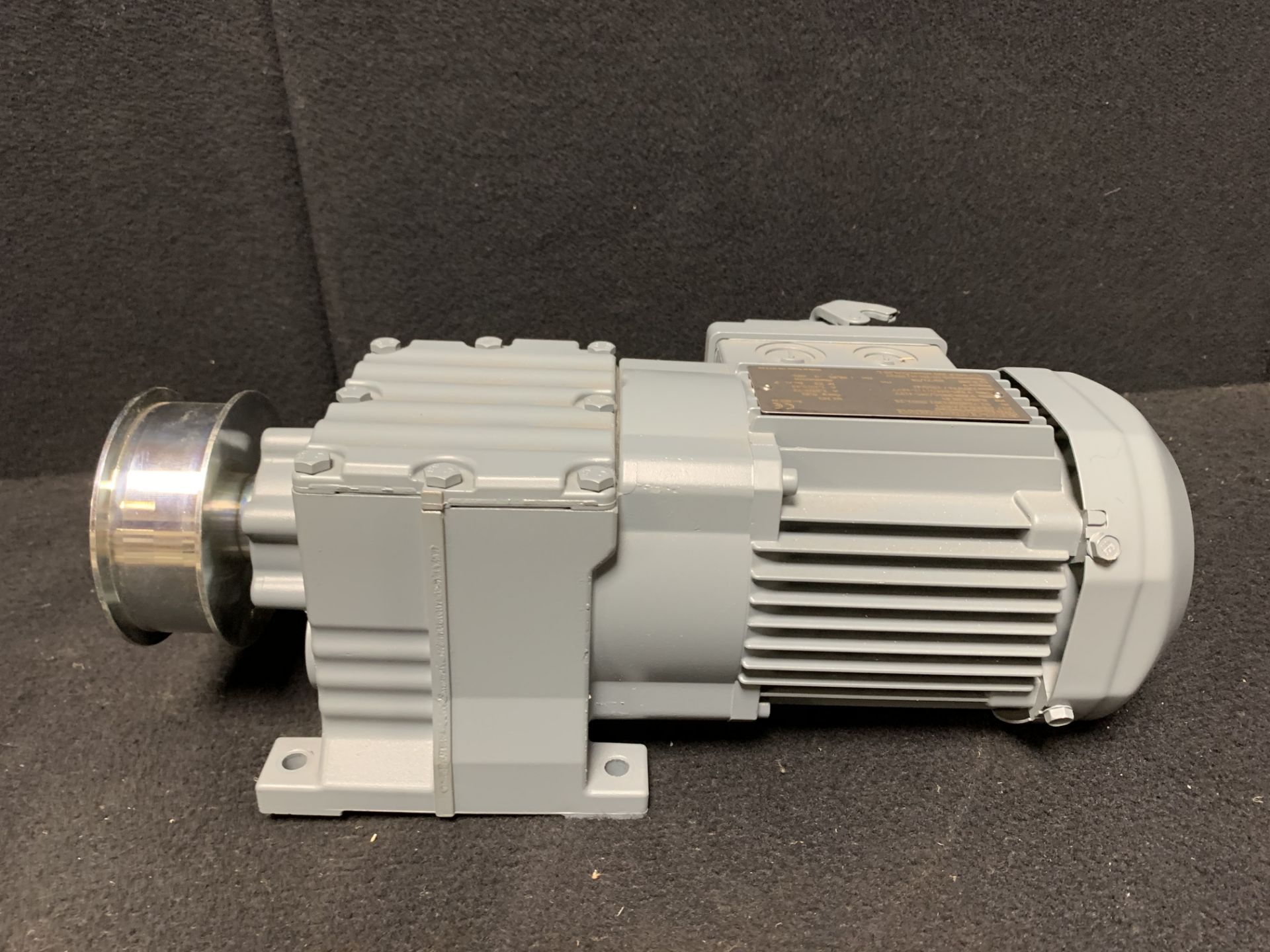 SEW-EURODRIVE GEARMOTOR # R17-DR63L4/ASD1 41RPM 0.25KW IP54 - Image 5 of 7