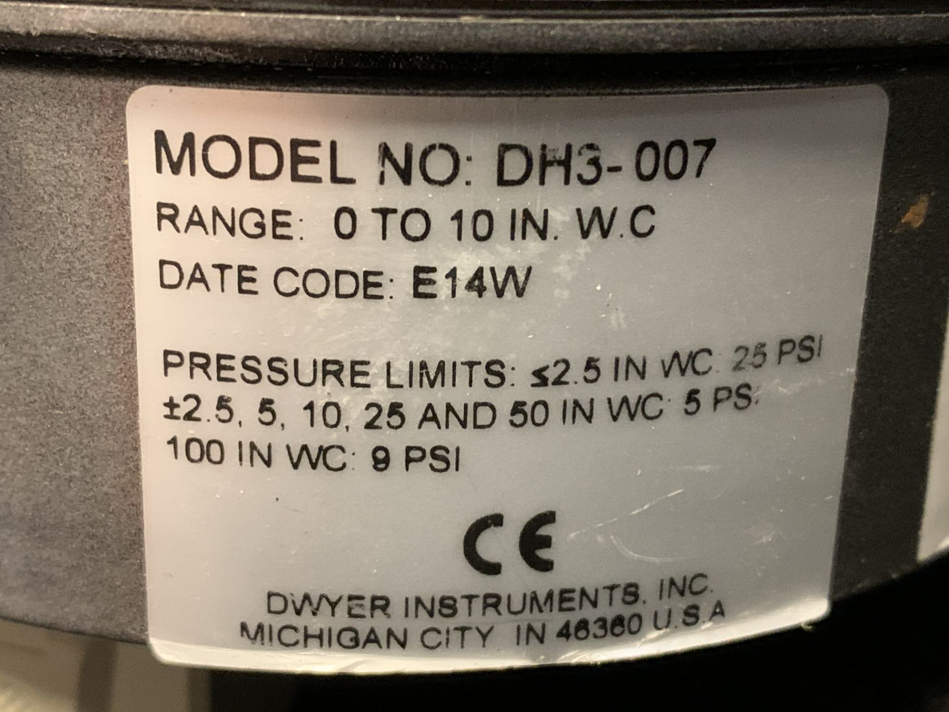 DWYER DIGIHELIC DIFFERENTIAL PRESSURE CONTROLLER DH3-007, 0-10 INCH WC 12-28 VAC/VDC 50-400 HZ - Image 5 of 5