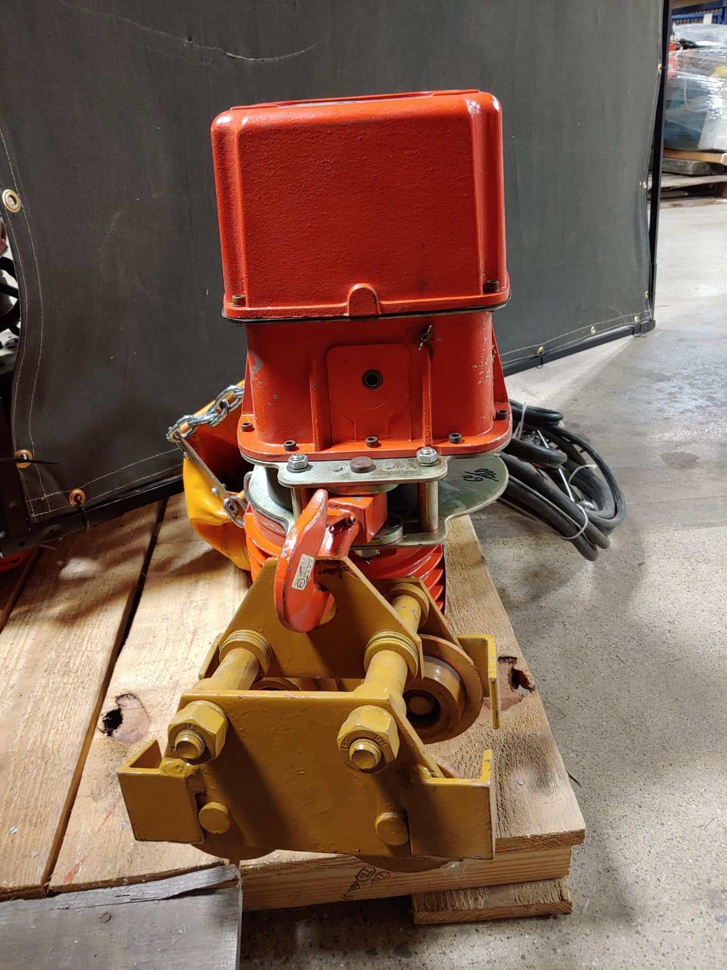 BLACK BEAR YSE 100 ELECTRIC CHAIN 1-TON HOIST - 3 PHASE & 1 SPEED - Image 2 of 6