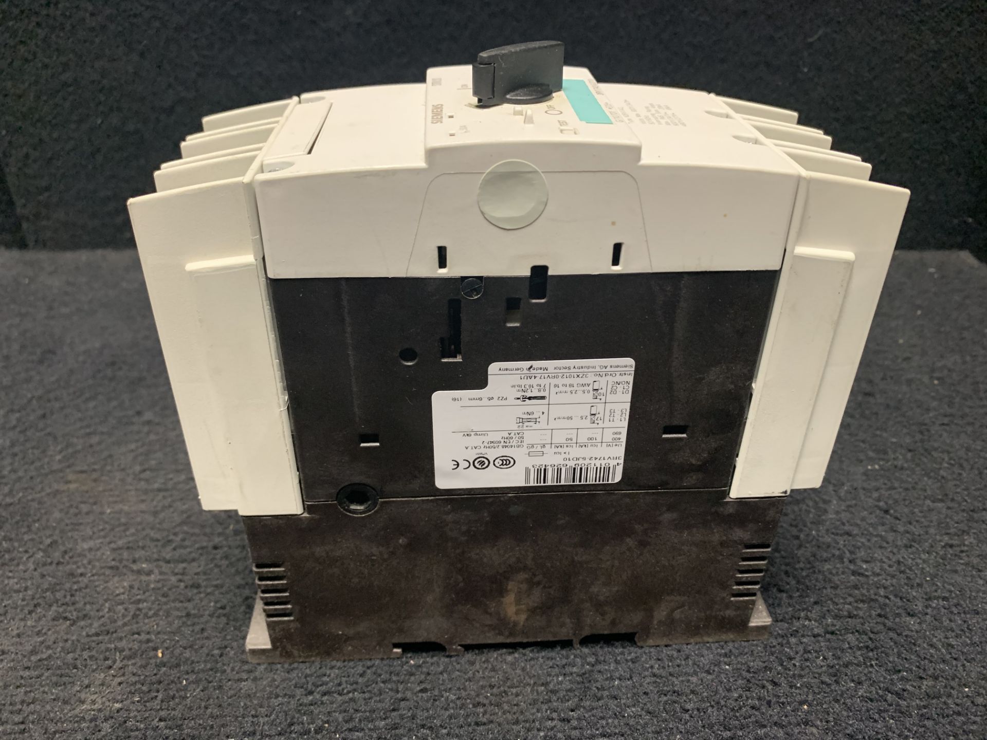 SIEMENS CIRCUIT BREAKER 3RV1742-5JD10,3P 50A - Bild 4 aus 7