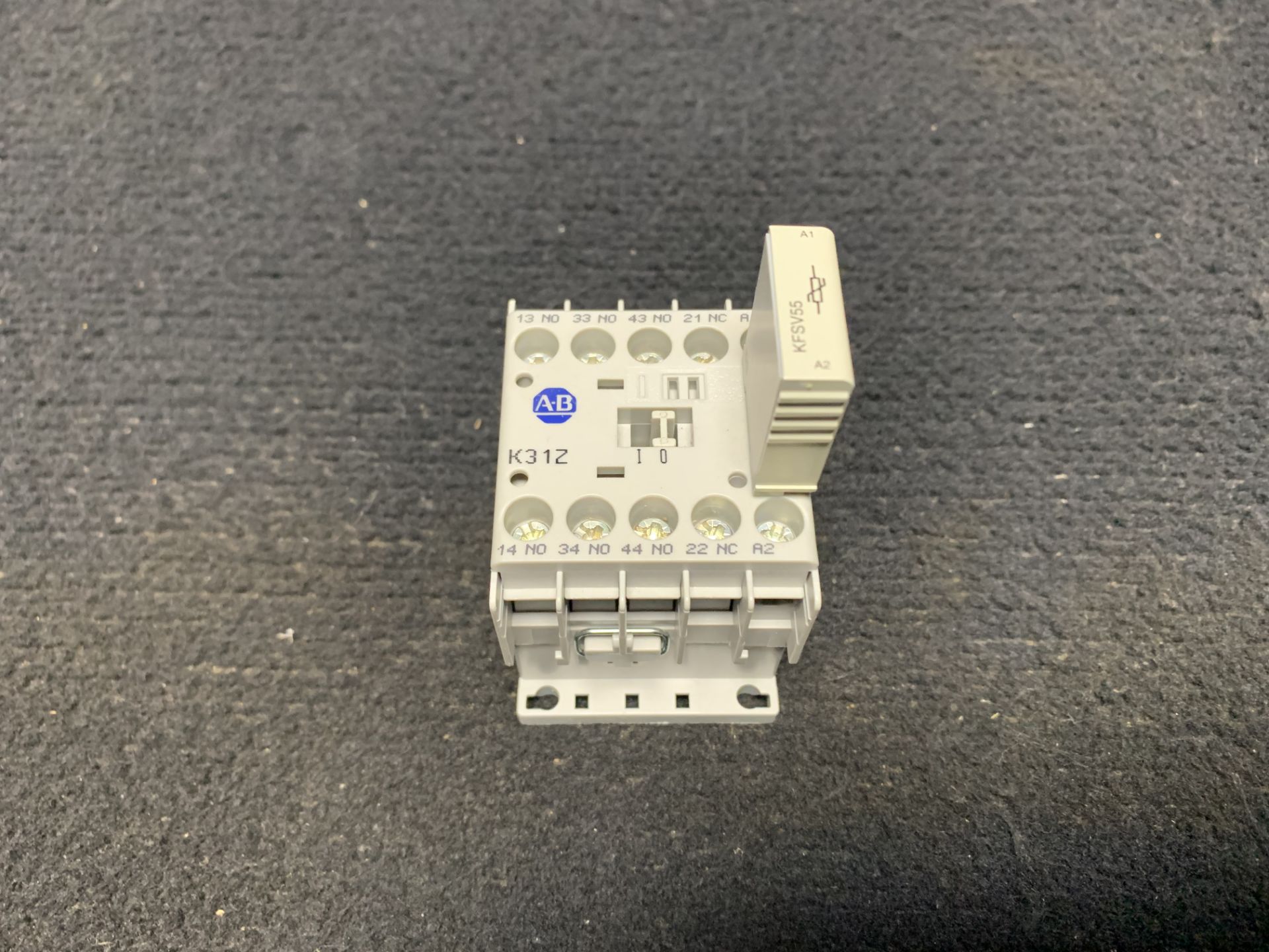 ALLEN BRADLEY 140M-FBE-C20 CIRCUIT BREAKER 14.5/20 AMP 600 VAC 50/60 HZ | 700-K31Z-* CONTROL RELAY - Bild 5 aus 7