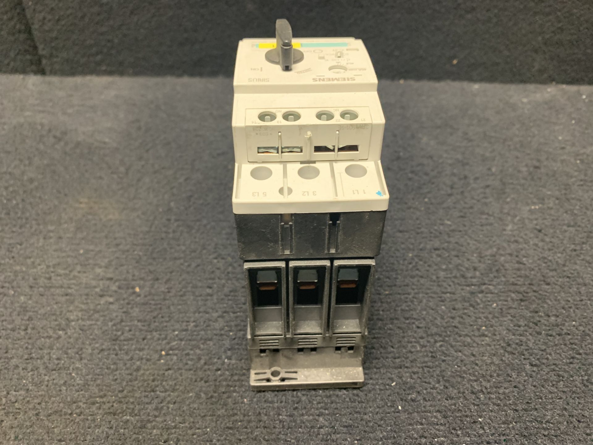 SIEMENS 3RV1721-0KD10 CIRCUIT BREAKER 1.5A | 3RV1721-4CD10 CIRCUIT BREAKER 22A | 3RV1031-4GA10 MOTOR - Bild 3 aus 14