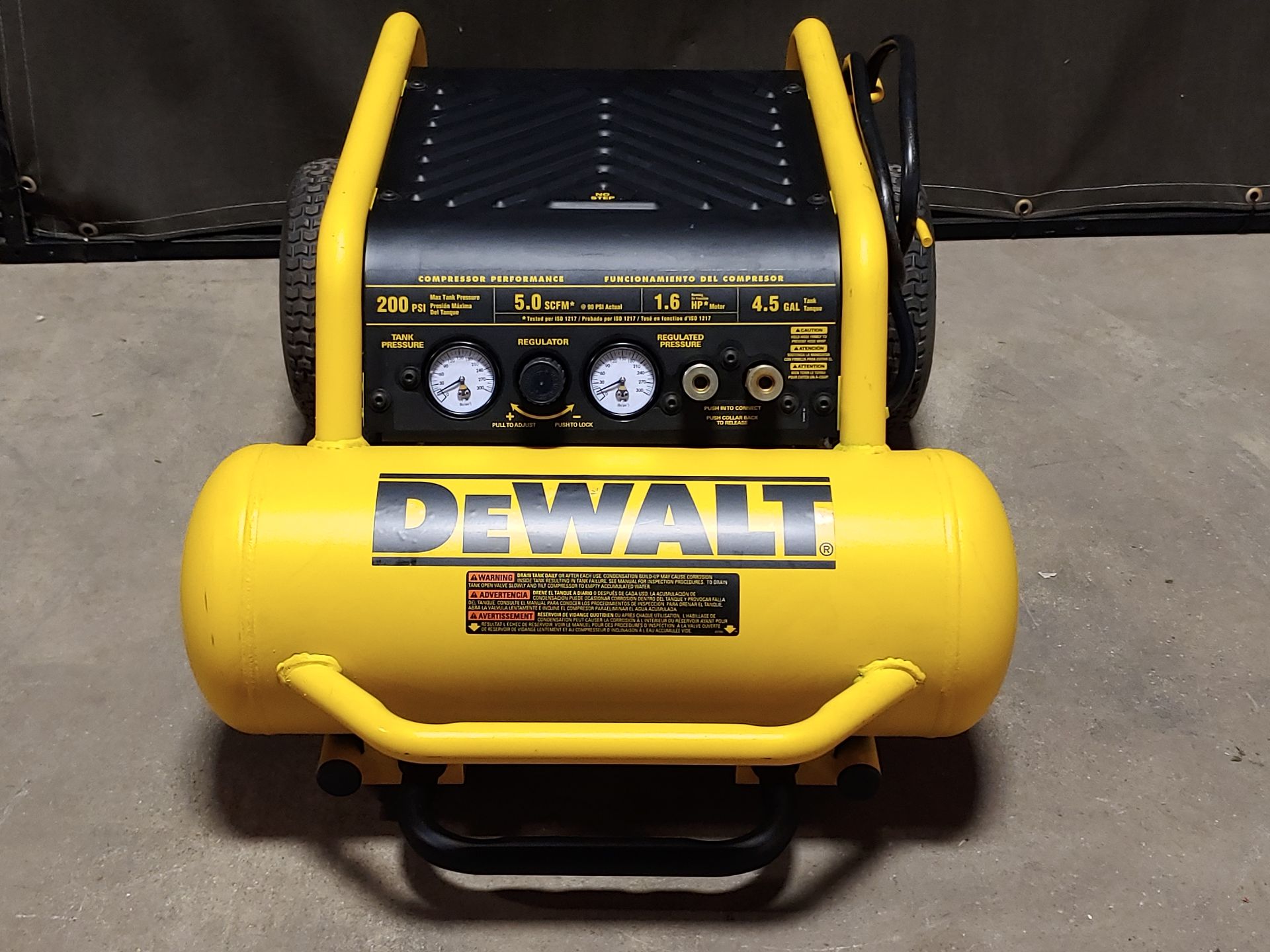 DEWALT D55146 OIL FREE 1.6HP PORTABLE AIR COMPRESSOR 200PSI - Image 3 of 8