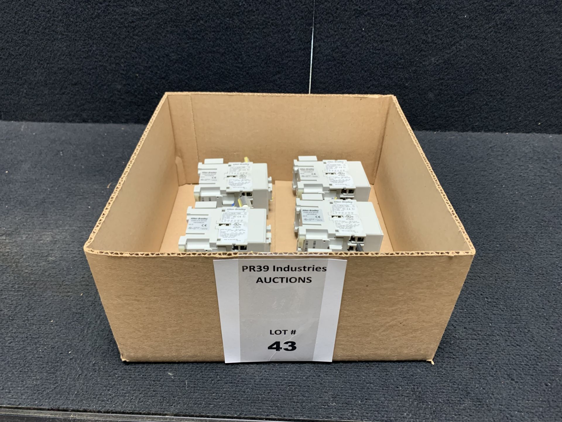 ALLEN BRADLEY 100-C30E*00 CONTACTOR 30A 3-POLE 380V 60HZ - Image 4 of 4