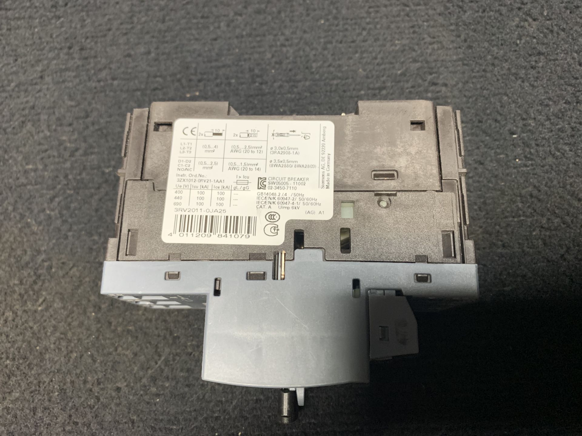 SIEMENS CIRCUIT BREAKER 3RV20111AA10 1.1-1.6A 3-POLE 240VAC | CIRCUIT BREAKER 3RV20110JA25 FOR MOTOR - Image 2 of 4