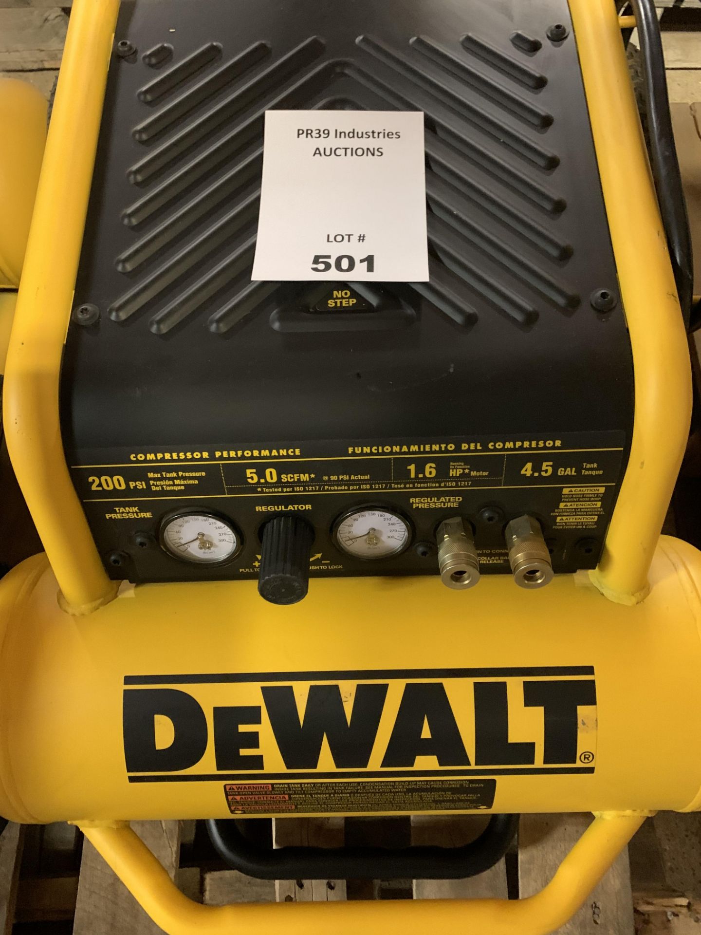 DEWALT D55146 OIL FREE 1.6HP PORTABLE AIR COMPRESSOR 200PSI