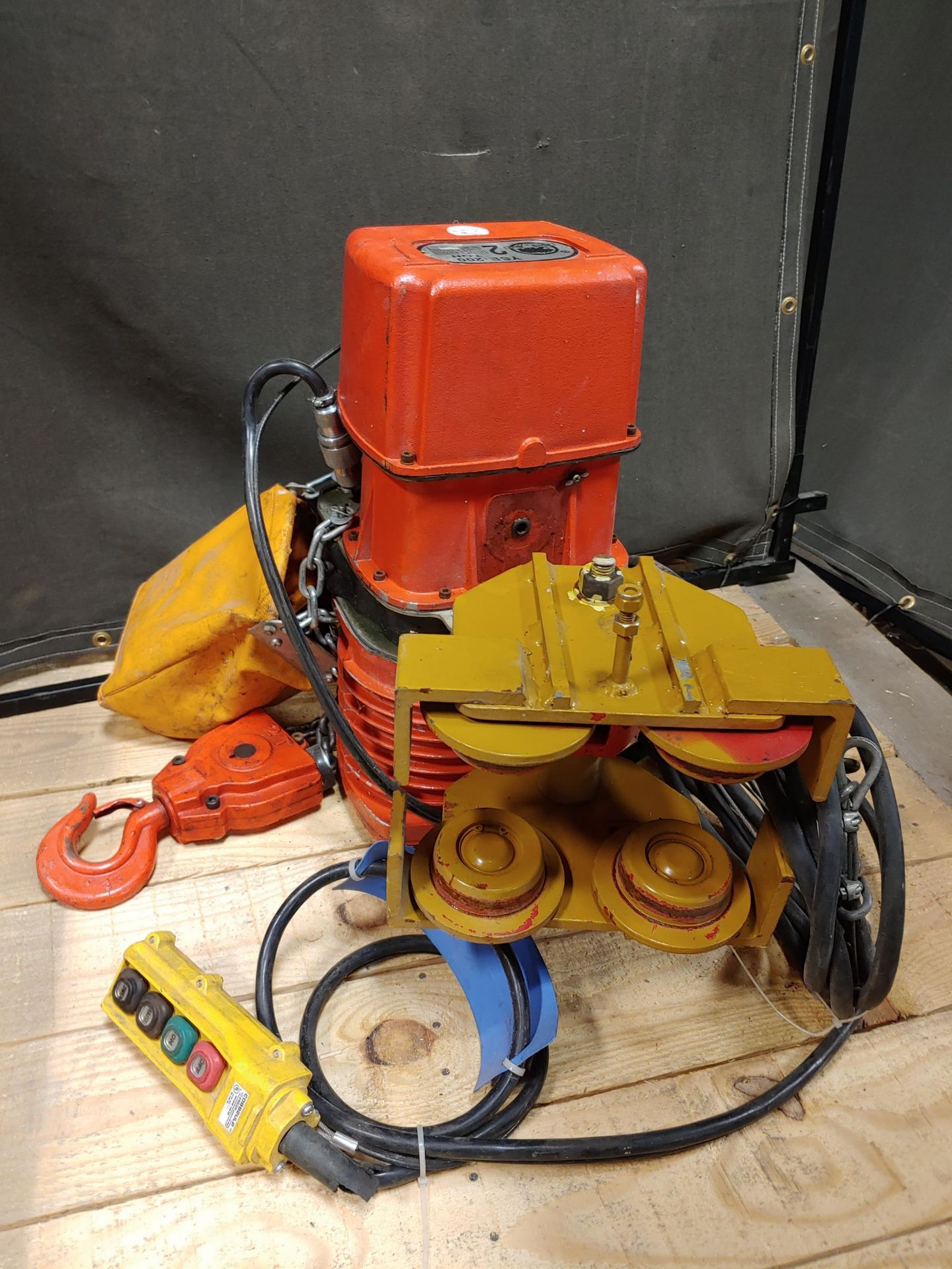 BLACK BEAR YSE 200 ELECTRIC CHAIN 2-TON HOIST - 3 PHASE & 1 SPEED - Image 2 of 5