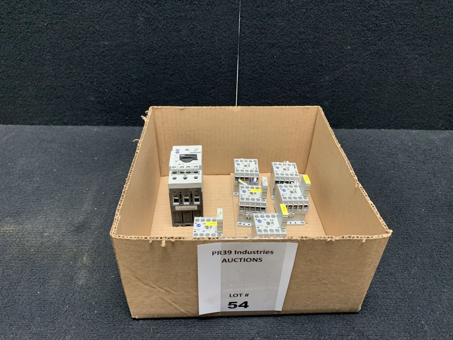 ALLEN BRADLEY 140M-FBE-C20 CIRCUIT BREAKER 14.5/20 AMP 600 VAC 50/60 HZ | 700-K31Z-* CONTROL RELAY