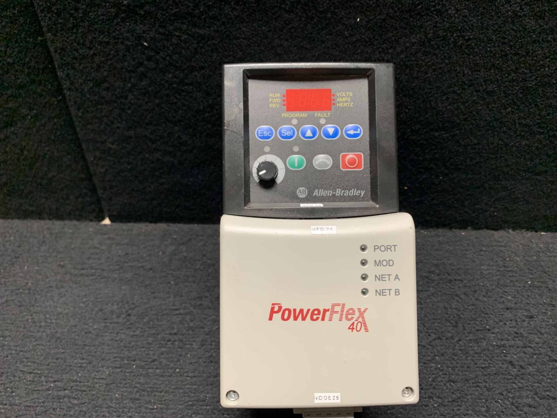 ALLEN BRADLEY POWERFLEX 40 DRIVE 22B-D1P4N104, 0.5 HP 0.4 KW 1.4 AMP 3 PHASE 460 VAC