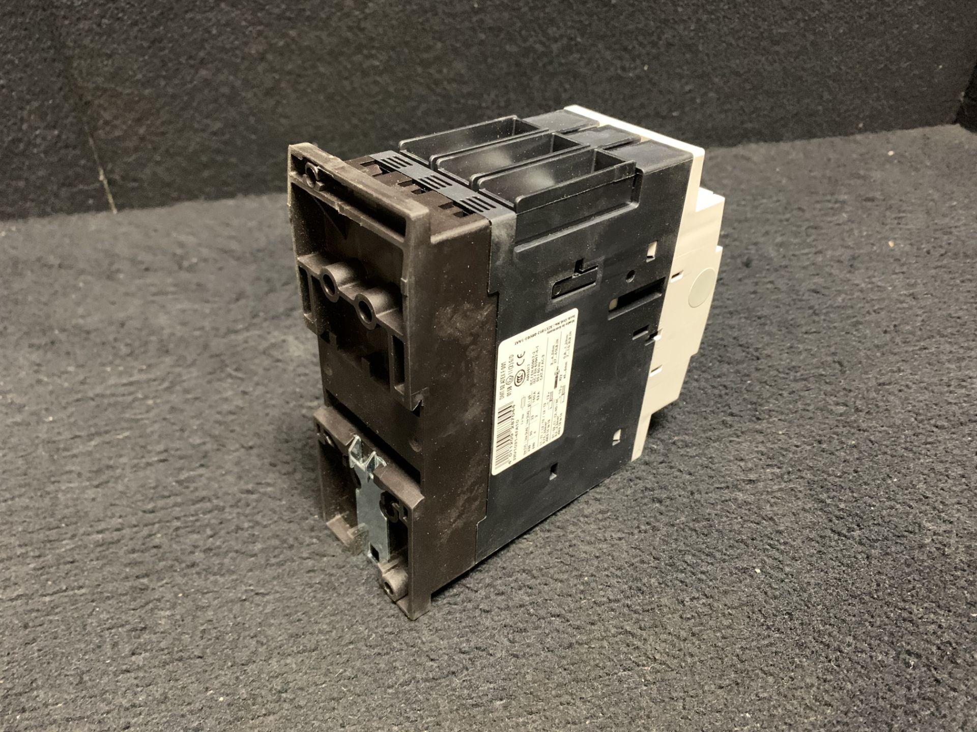 NEW IN BOX - SEIMENS 3RV1031-4FA10 CIRCUIT BREAKER - Image 4 of 5