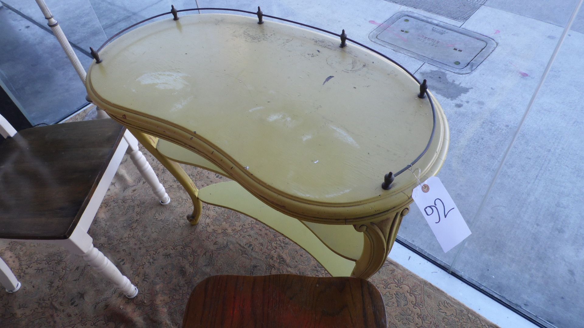 KIDNEY SHAPED TABLE
