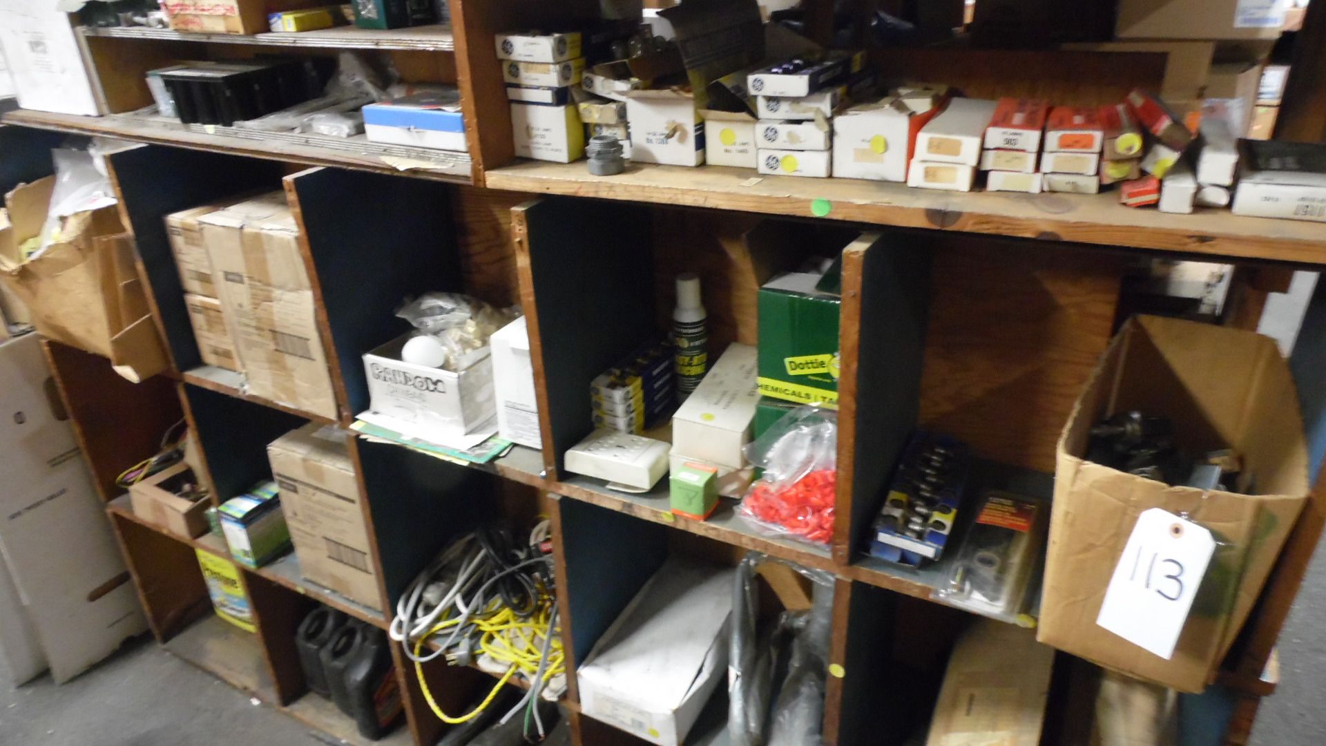 ASSORTED LIGHTING / HARDWARE / ELECTRICAL CORDS