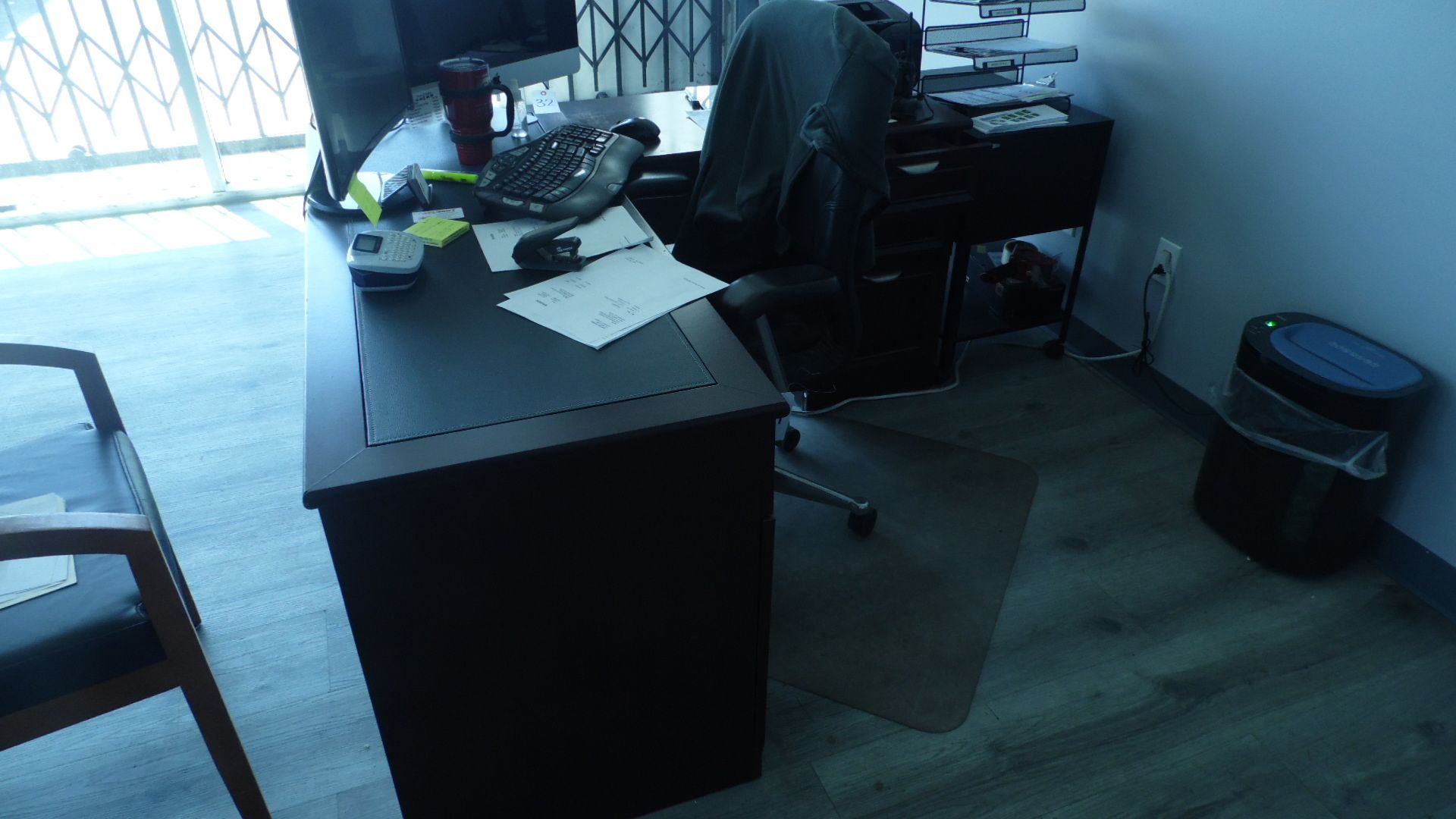 DESK w/ RETURN