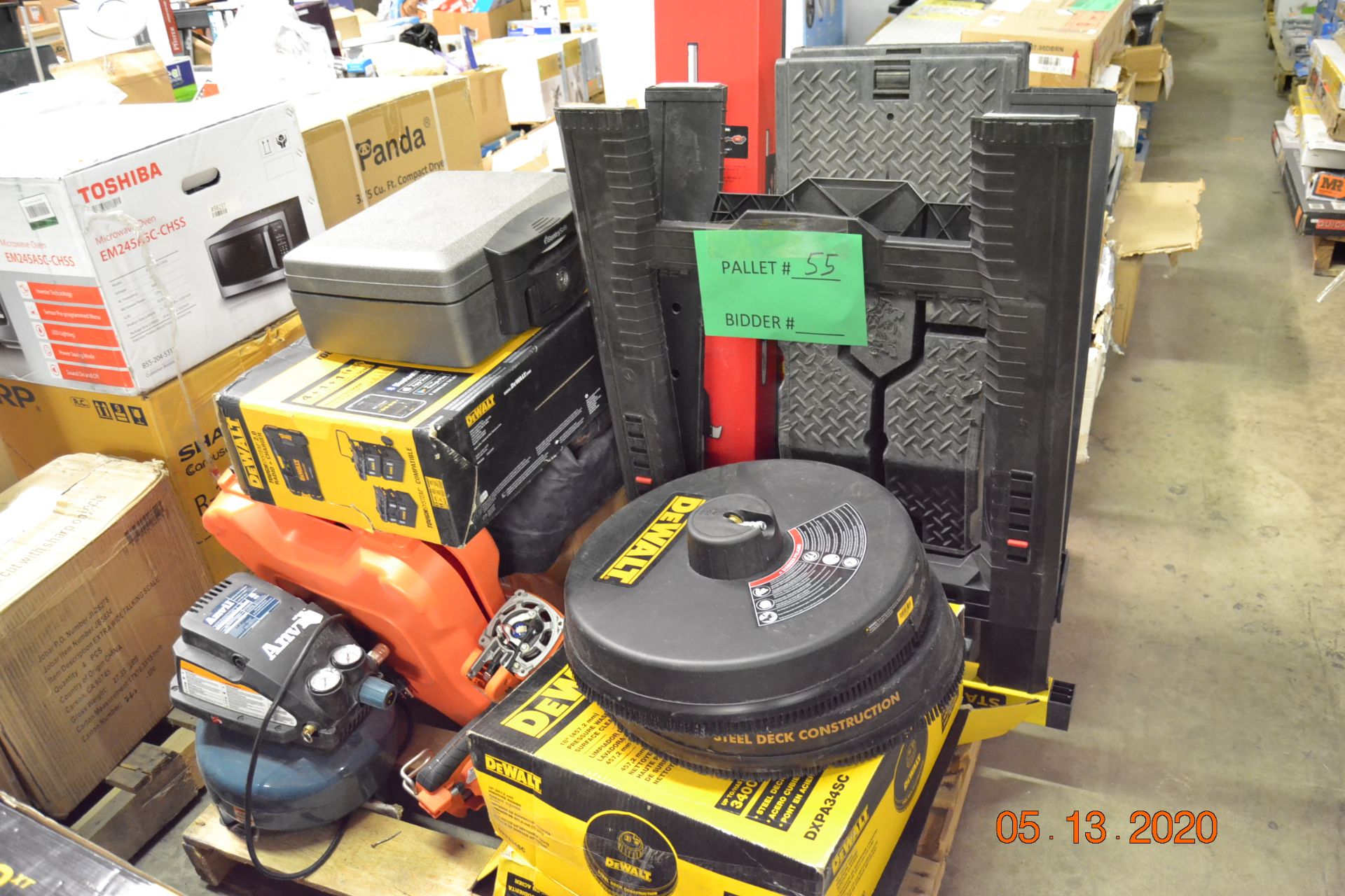 Dewalt surface washers/Dewalt radio charger/Passload nail gun/Milwaukee pole saw attachment/