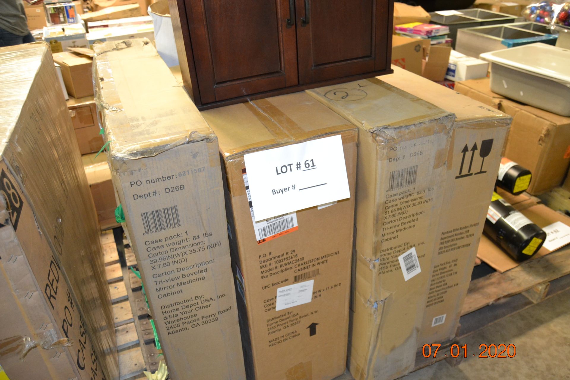 PALLET OF MEDICINE CABINETS/MIRROR MEDICINE CABINETS