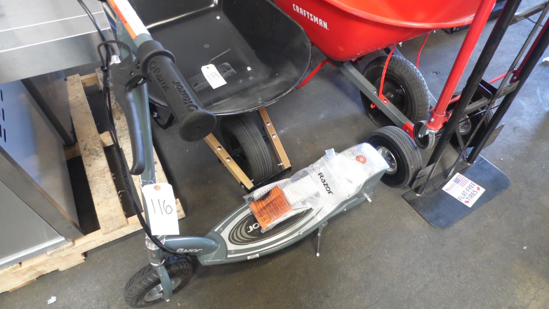 RAZOR ELECTRIC SCOOTER WITH CHARGER (TESTED & WORKS)