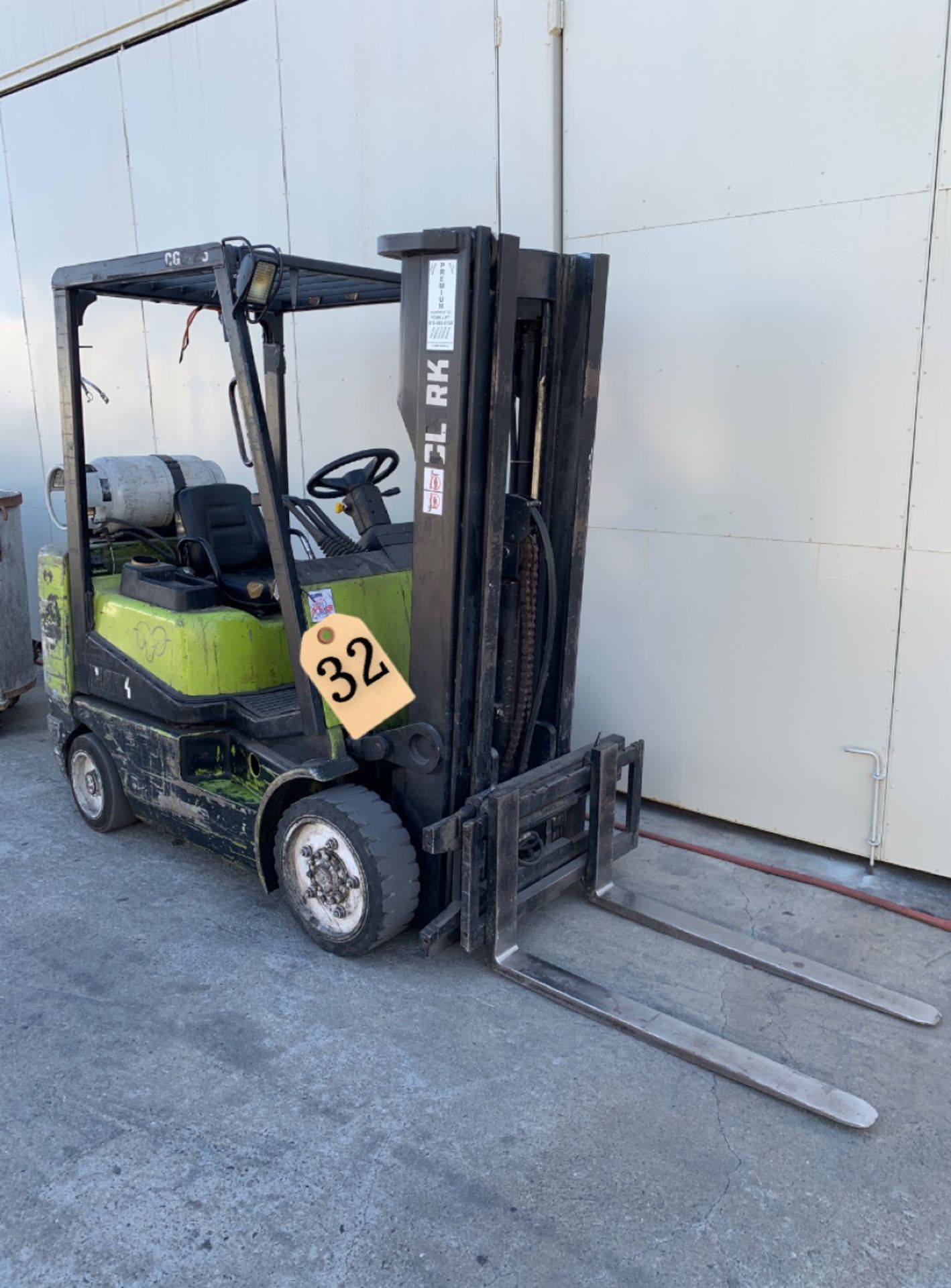 CLARK 4600 LB CAPACITY FORKLIFT