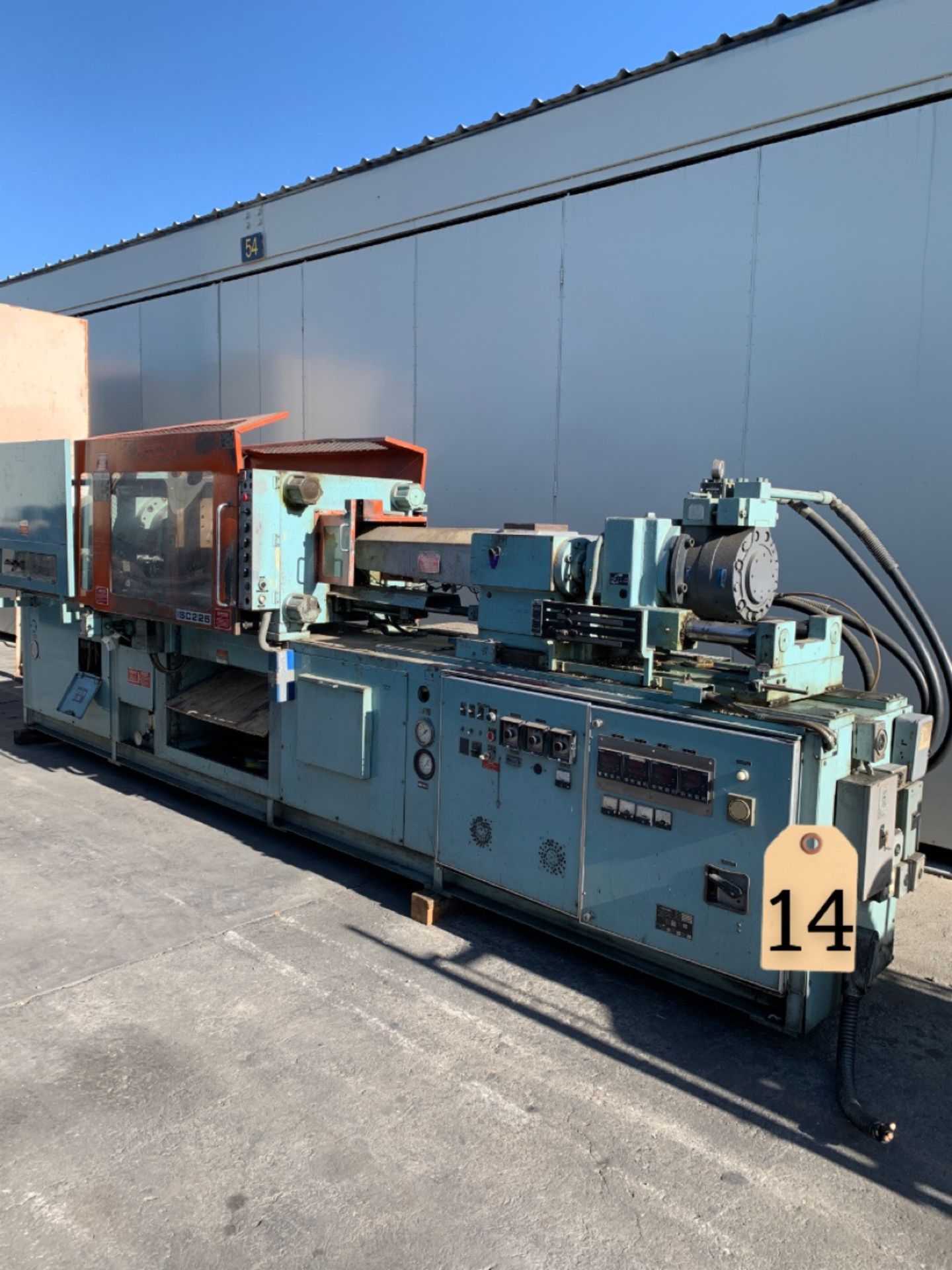 225 TON TOSHIBA ISC225 INJECTION MOLDING MACHINE