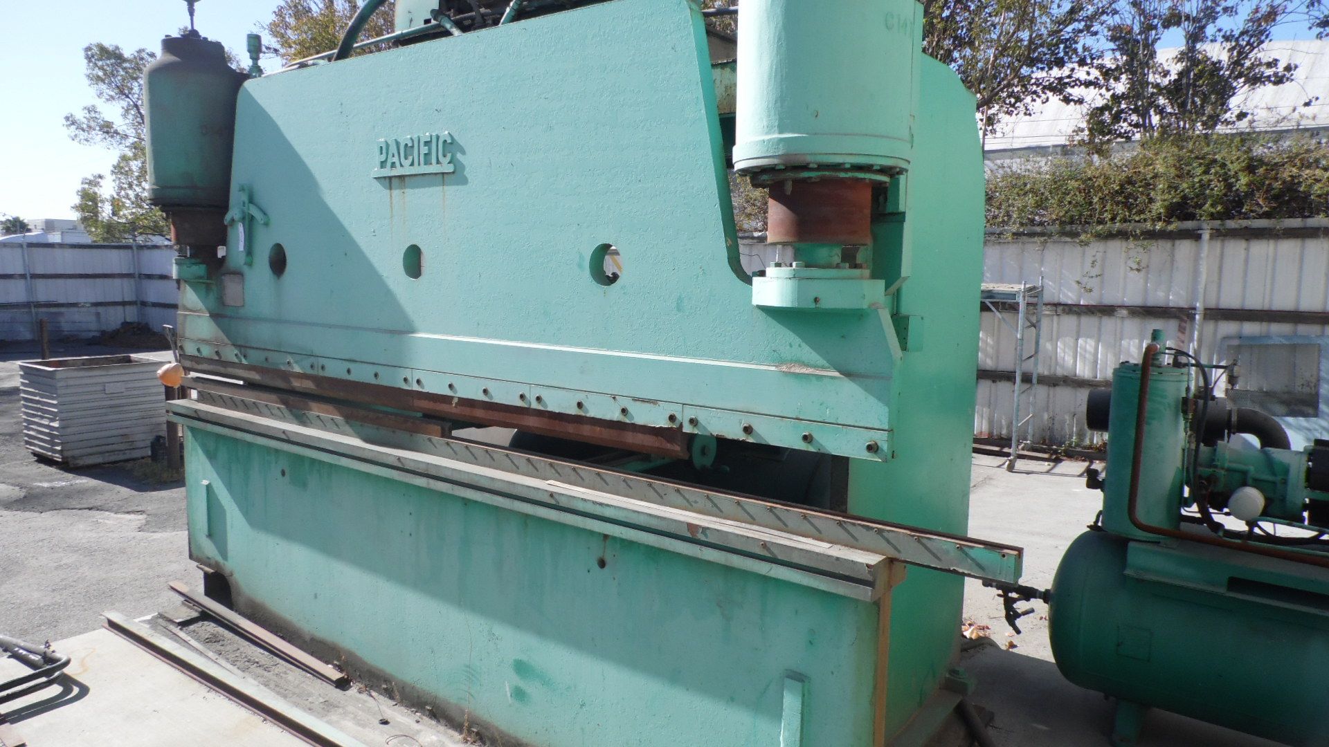 PACIFIC 150 TON PRESS BRAKE 150-12 3/16" X 10' - Image 5 of 6