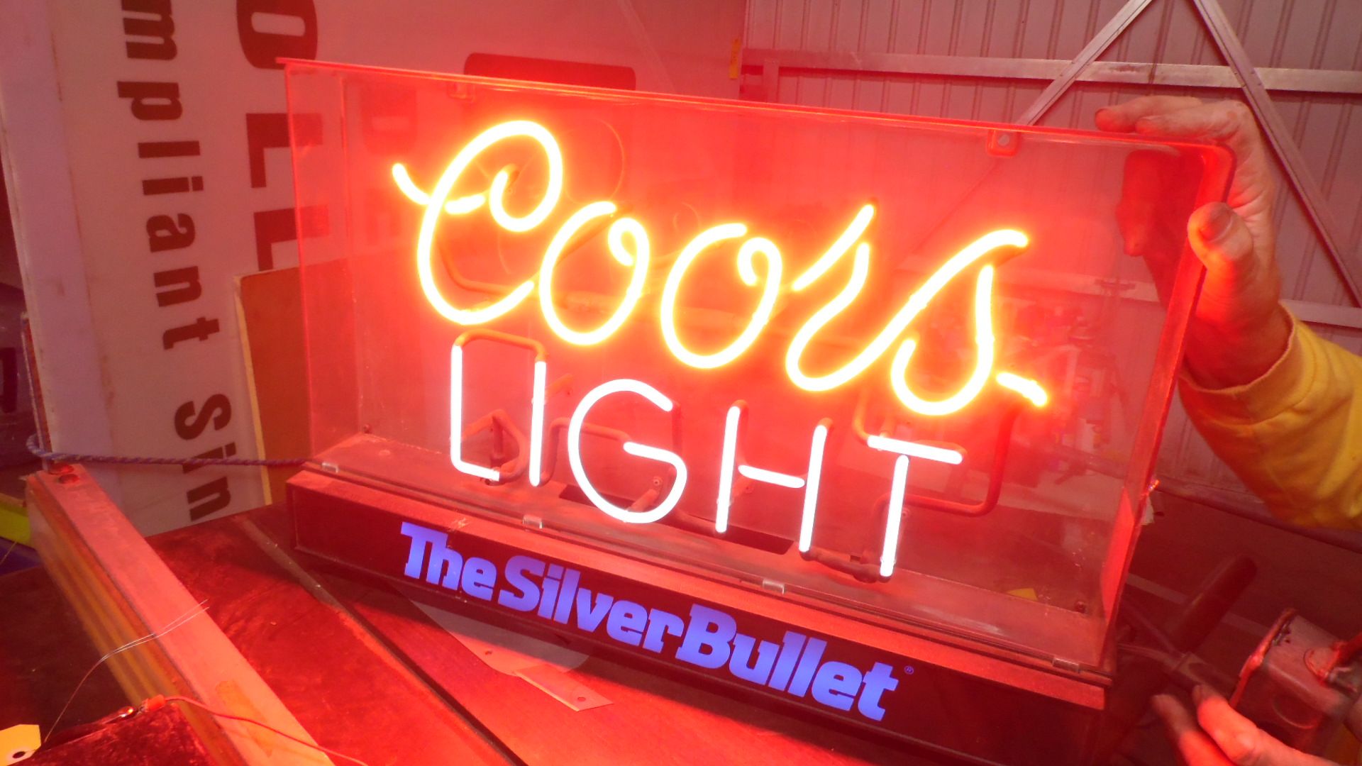 COORS NEON (GOOD)