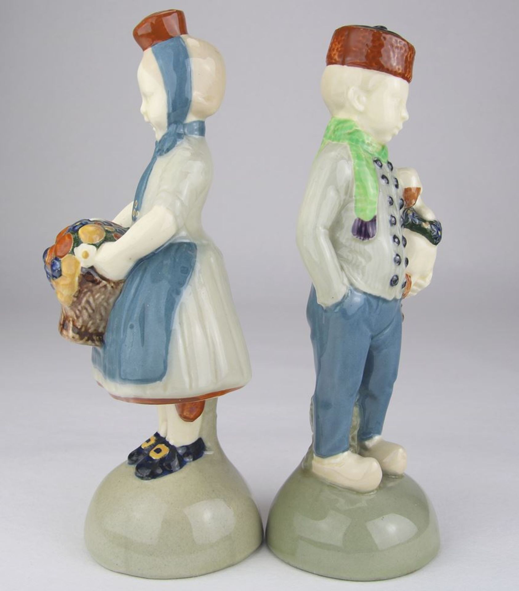 Paar TrachtenfigurenKunstabteilung Christian Neureuther, Entwurf Ernst Riegel 1912/15. Kinderfiguren - Bild 2 aus 6