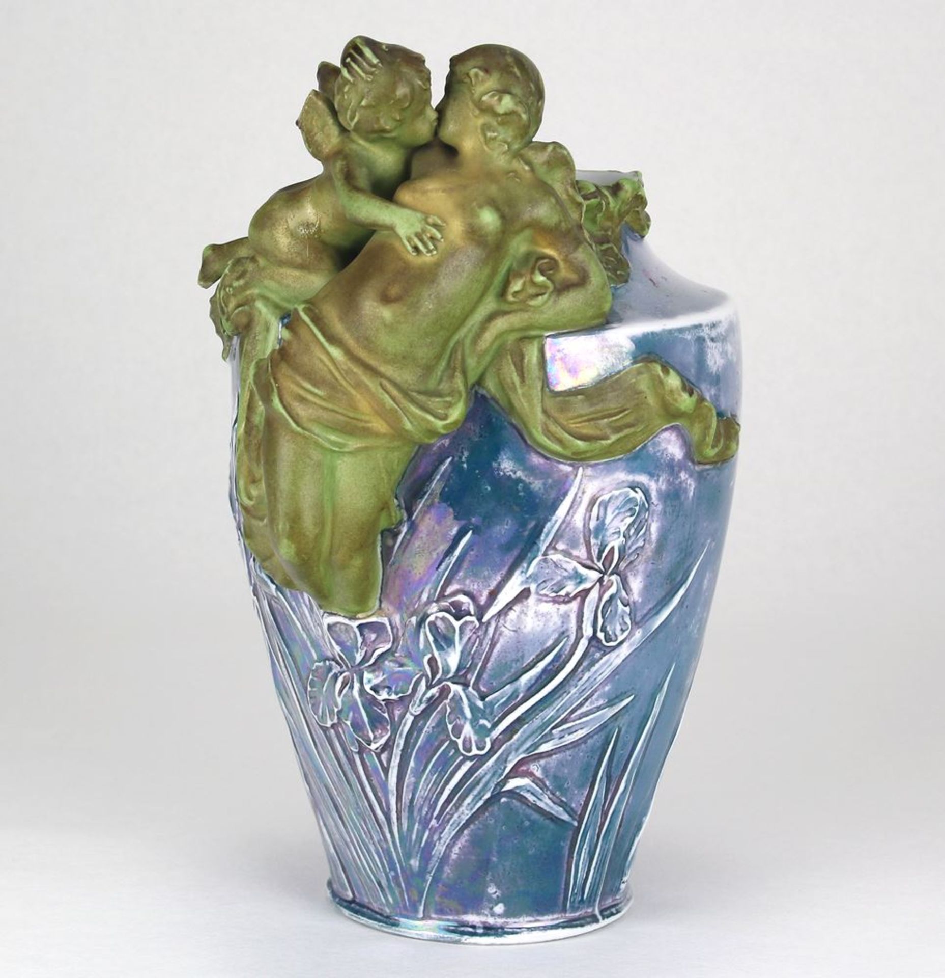 Jugendstil VaseHeubach, Lichte um 1900. Keramikvase mit floralem Reliefdekor und Nymphe mit Amor