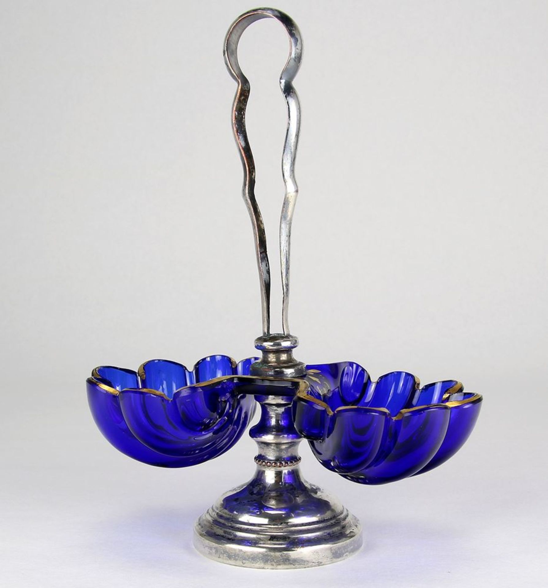 Historismus SalziereDeutsch um 1900. Versilberte Montur und blaues Farbglas. Größe ca. 13 x 8 cm,