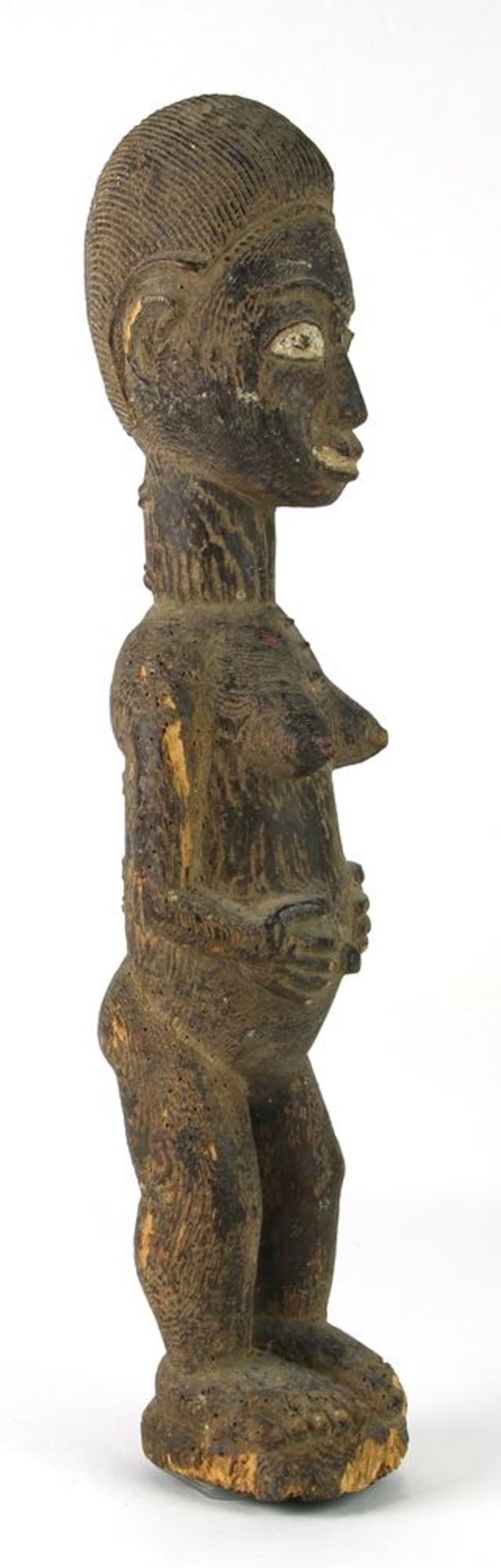 Alter Ego FigurAfrika, Stamm der Baule um 1900. Stehende Frauenfigur mit vor dem Bauch verschränkten - Bild 2 aus 5