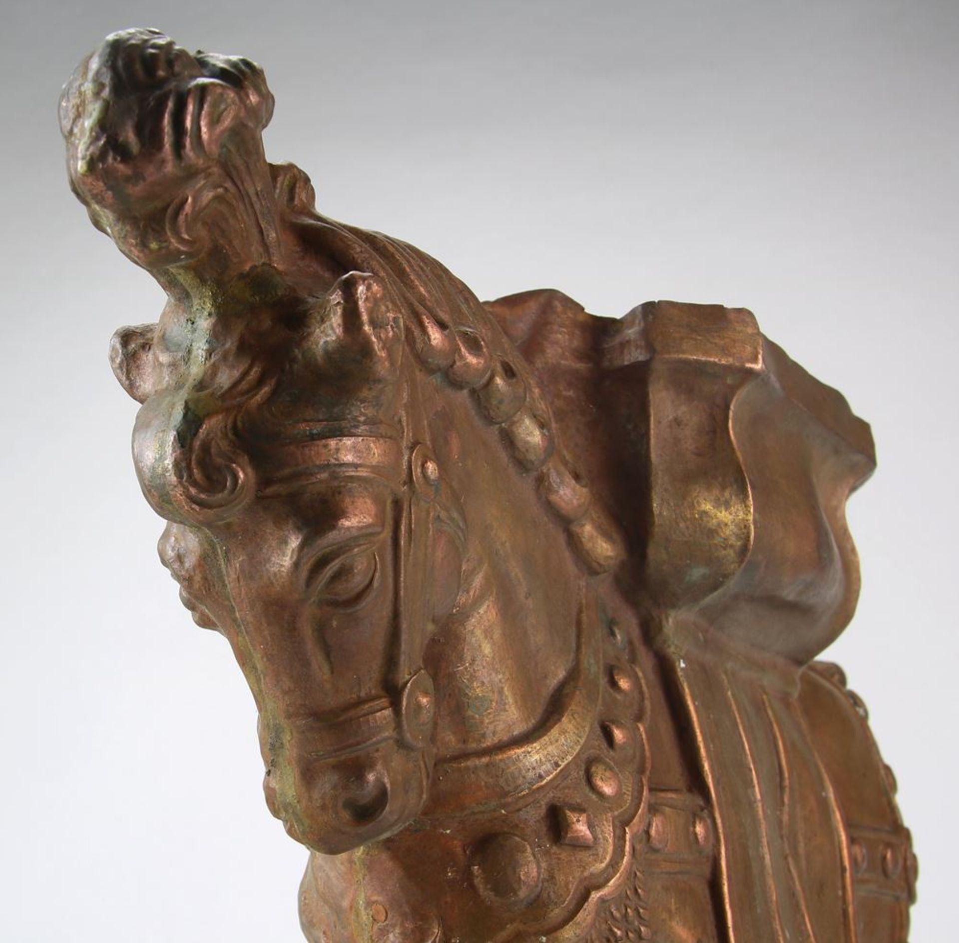 PferdeskulpturDeutsch 19. Jh. Hohl gearbeitete Messingfigur wohl als Aufsatz für ein Brauereigespann - Bild 3 aus 5