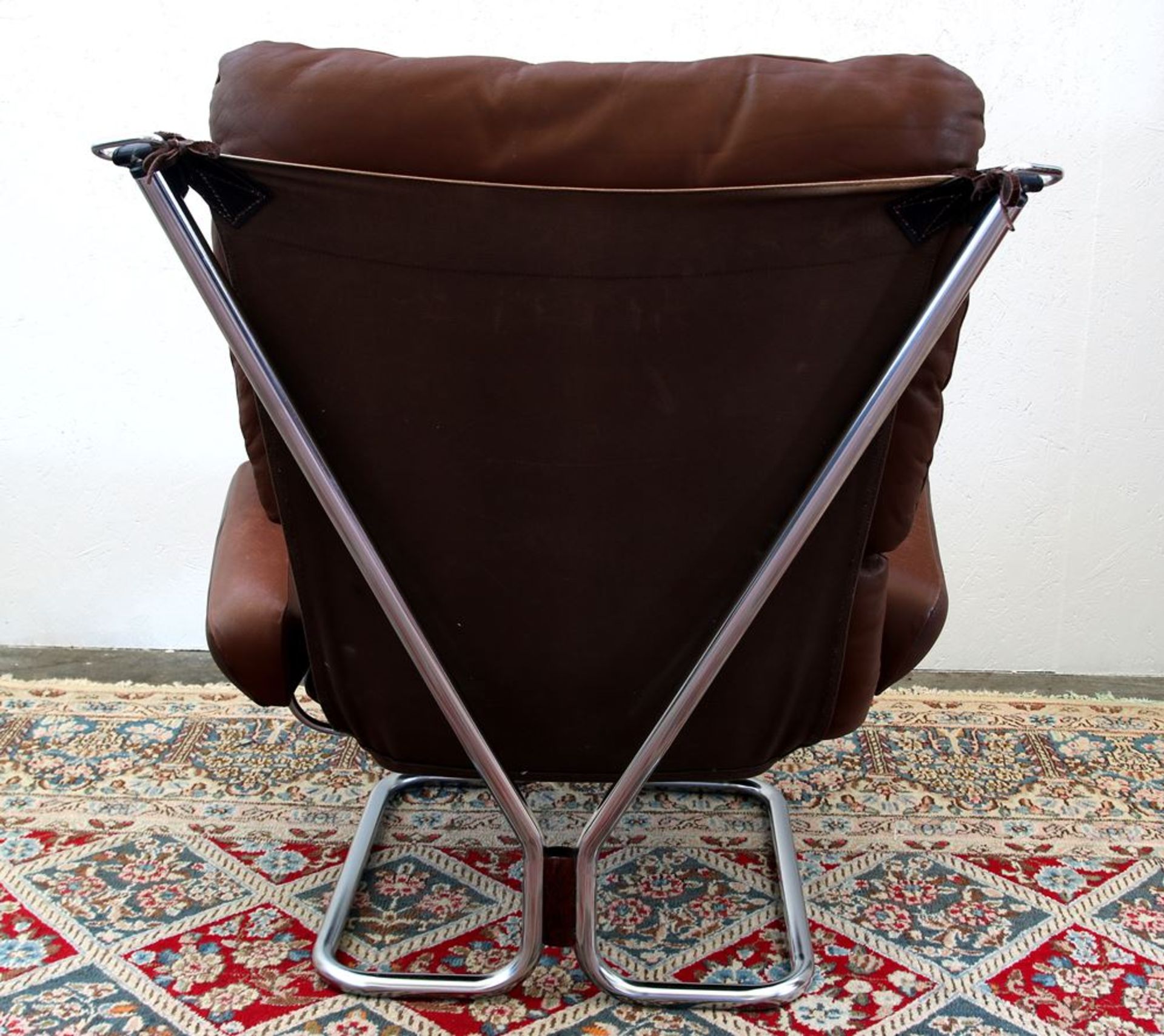 Designer Sessel1970-er Jahre. Chromgestell und braunes Leder. Größe ca. 78 x 73 cm, Höhe ca. 106 cm, - Bild 2 aus 4