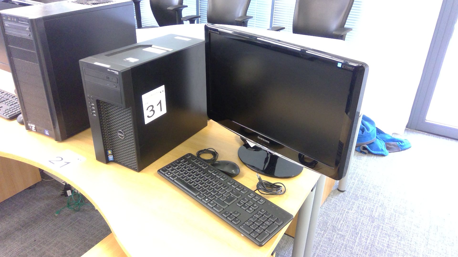 Dell Precision T1700 Intel Xeon PC complete with Samsung 24 inch monitor, keyboard and mouse