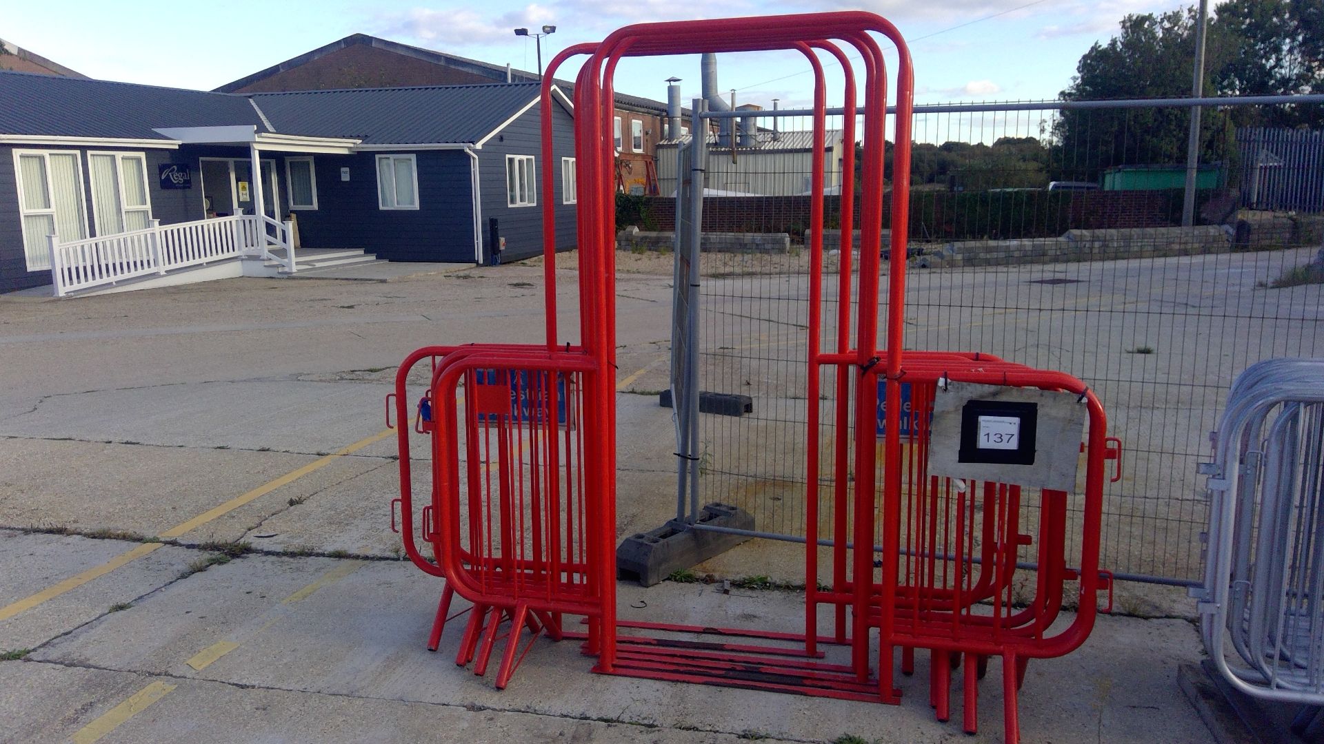 6 No interlocking pedestrian access barrier