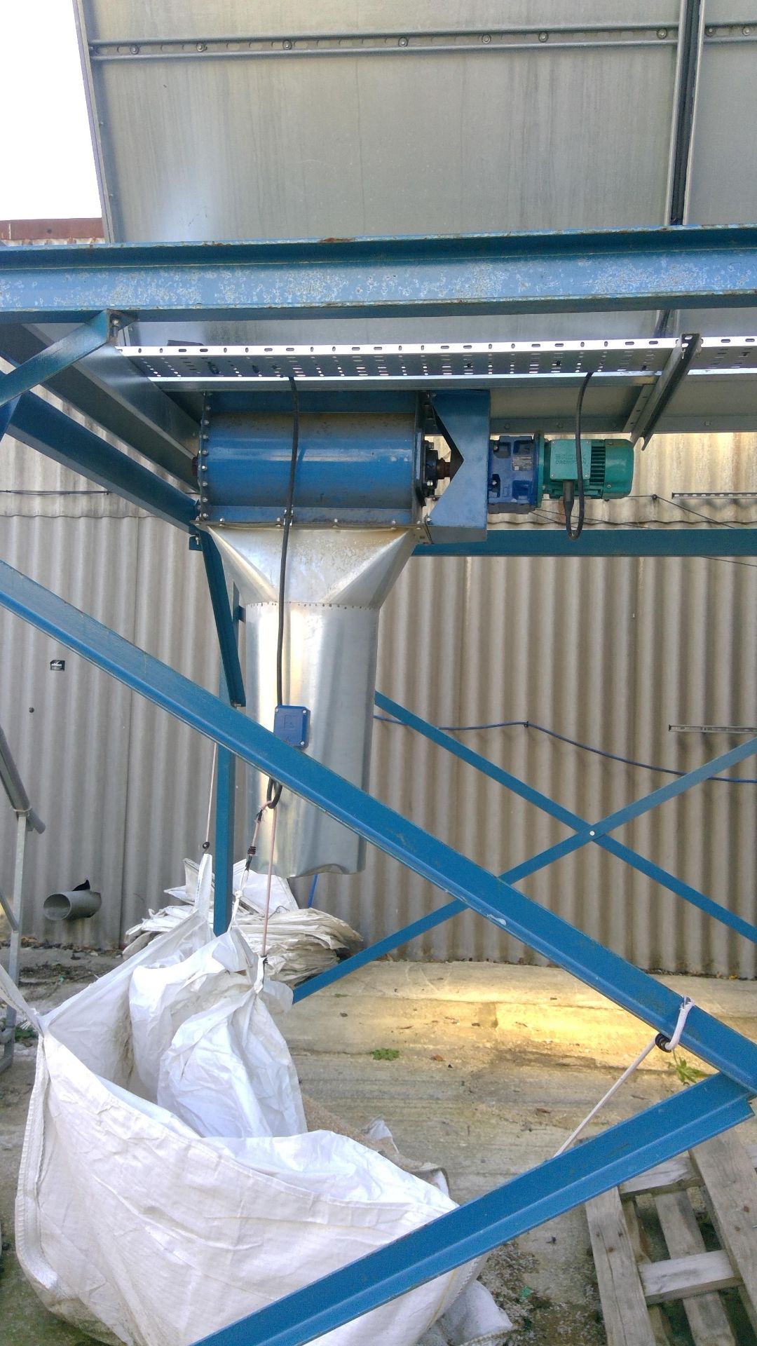 S&D Extraction extraction unit complete with 37 kW Brook Crompton motor, galvanised steel waste silo - Image 5 of 5