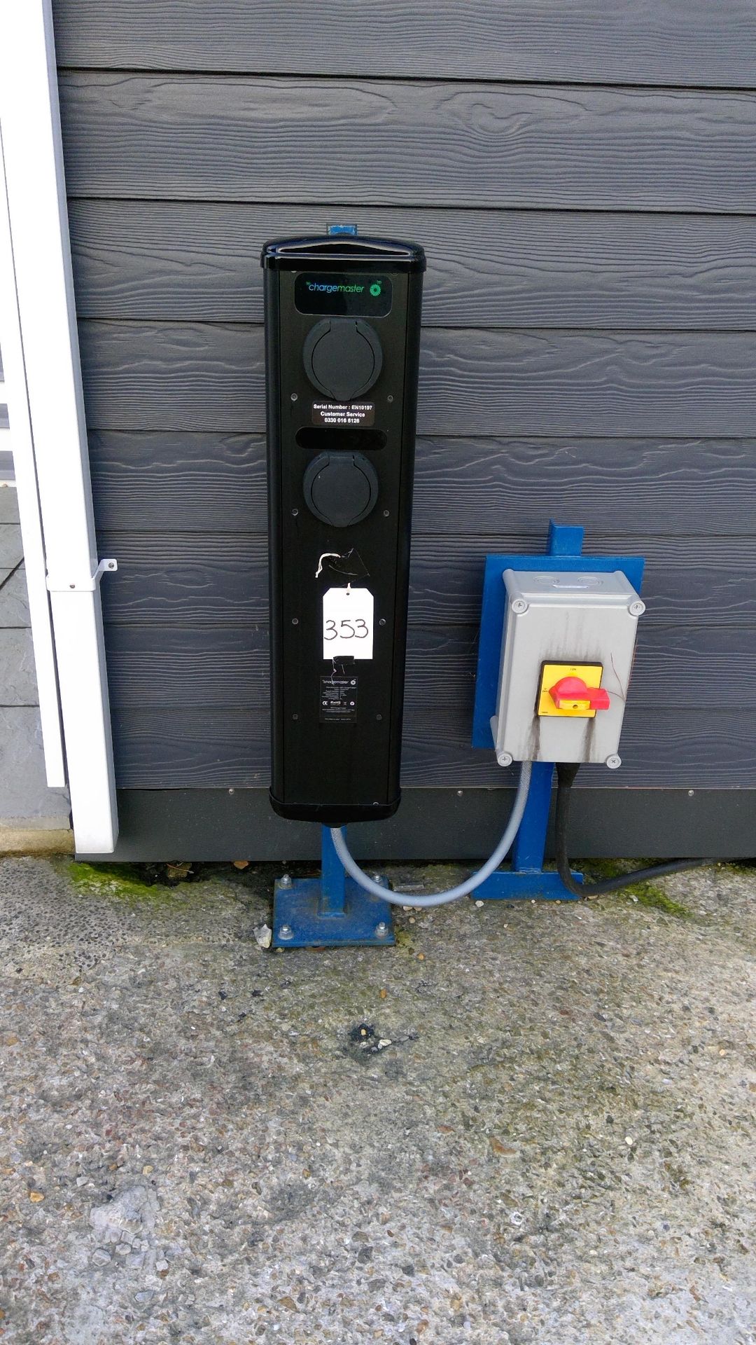 BP Chargemaster dual EV charging point with mounting post