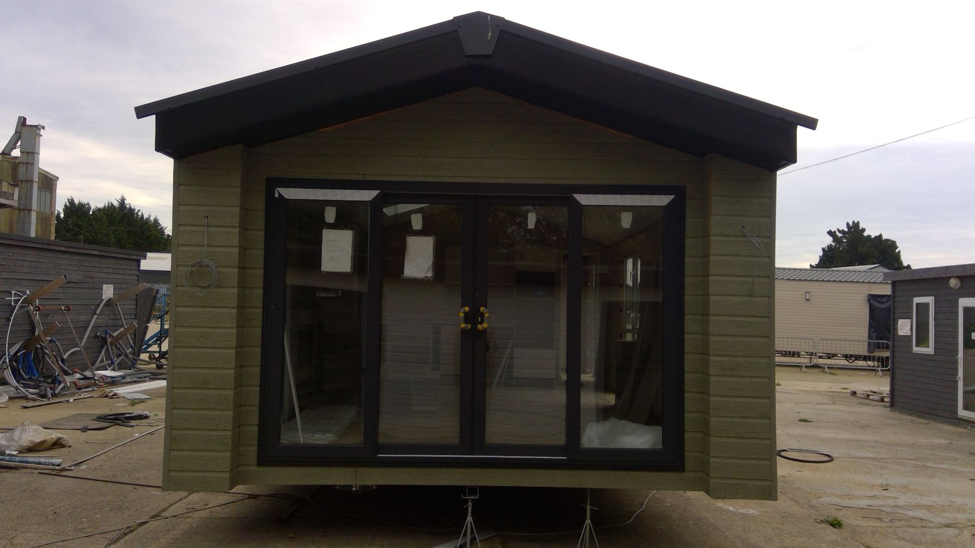 004136 Artisan 41ft x 14ft holiday home unfinished as per photos