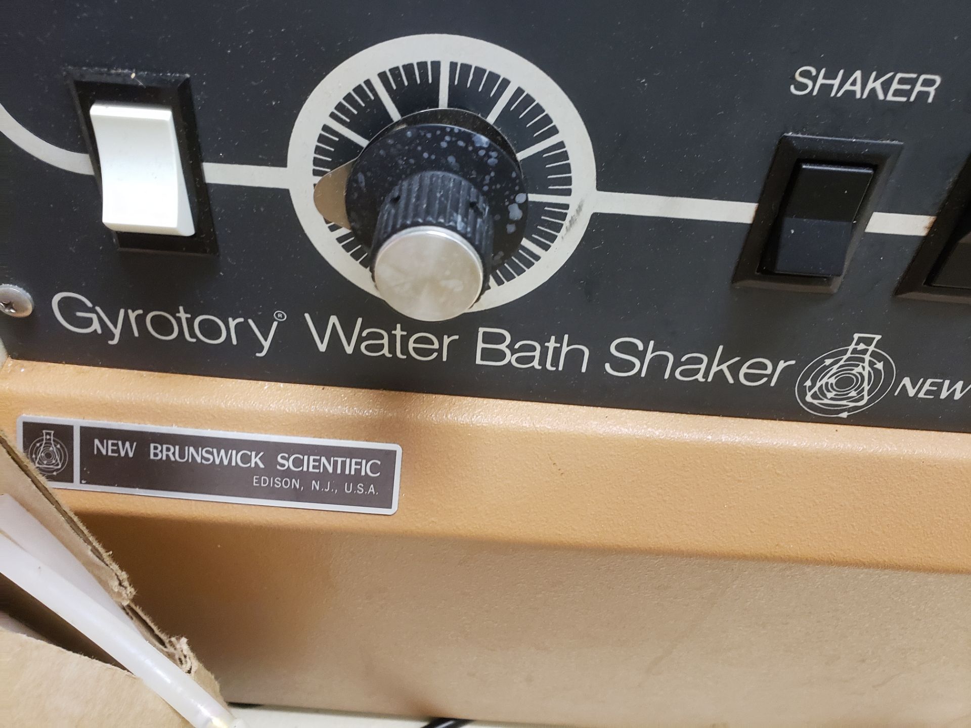 New Brunswick Scientific Gyrotory Water Bath Shaker Model G76D **See Auctioneers Note** - Image 2 of 5