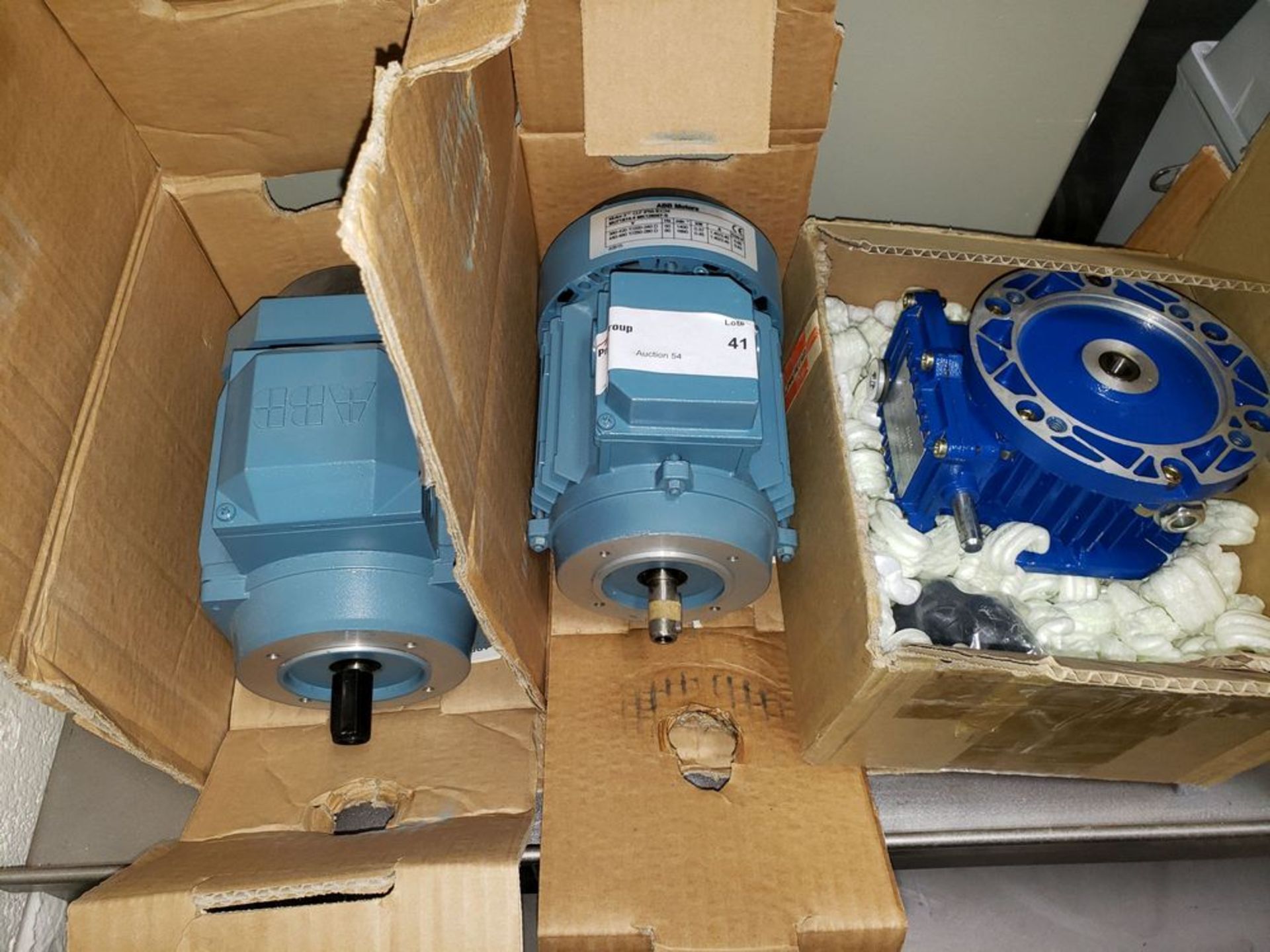 Lot of (2) ABB DC motors, with (1) gearbox, un in boxes, 0.37 and 0.45 kW motors. - Image 3 of 12