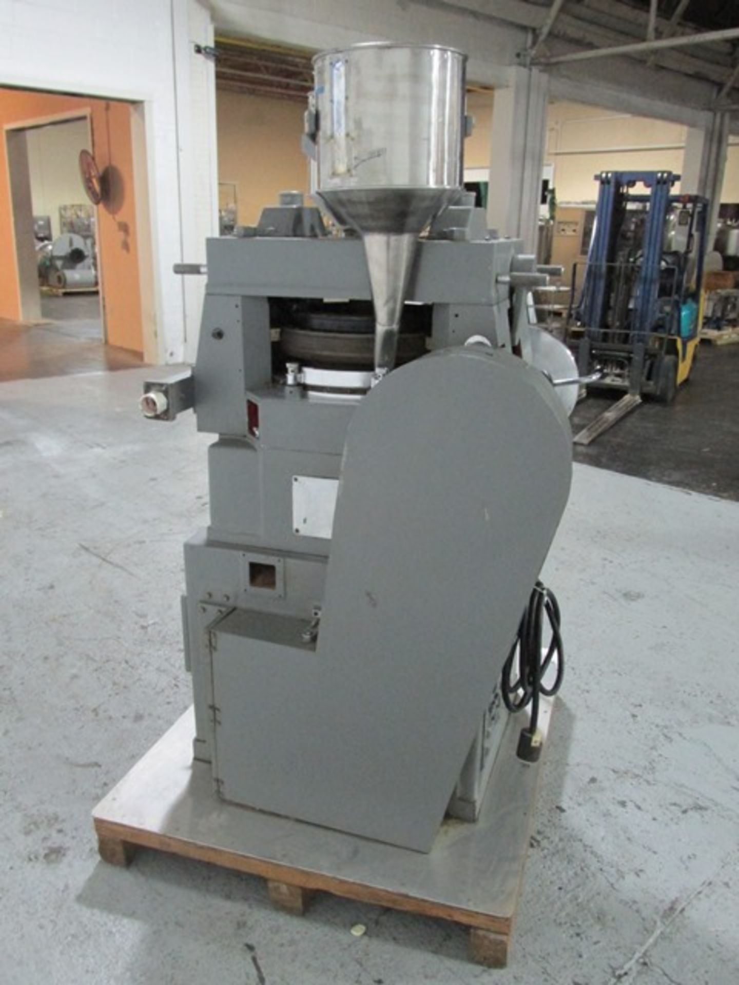 ZP rotary tablet press, model ZPY33, 33 station, 60 kn compression pressure, double sided - Image 3 of 9