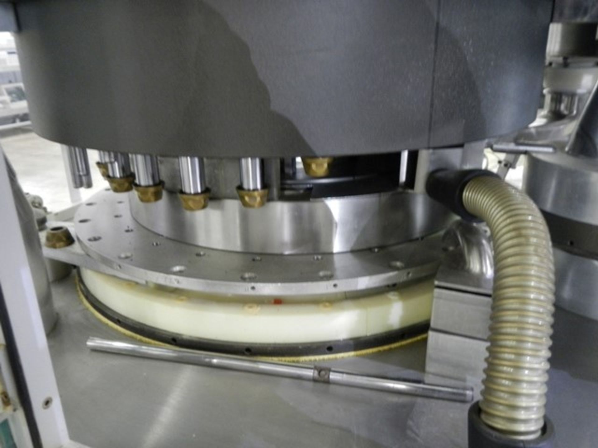 MG2 G60 capsule filler capable of production up to 60,000 capsules per hour with vacuum unit - Image 8 of 17