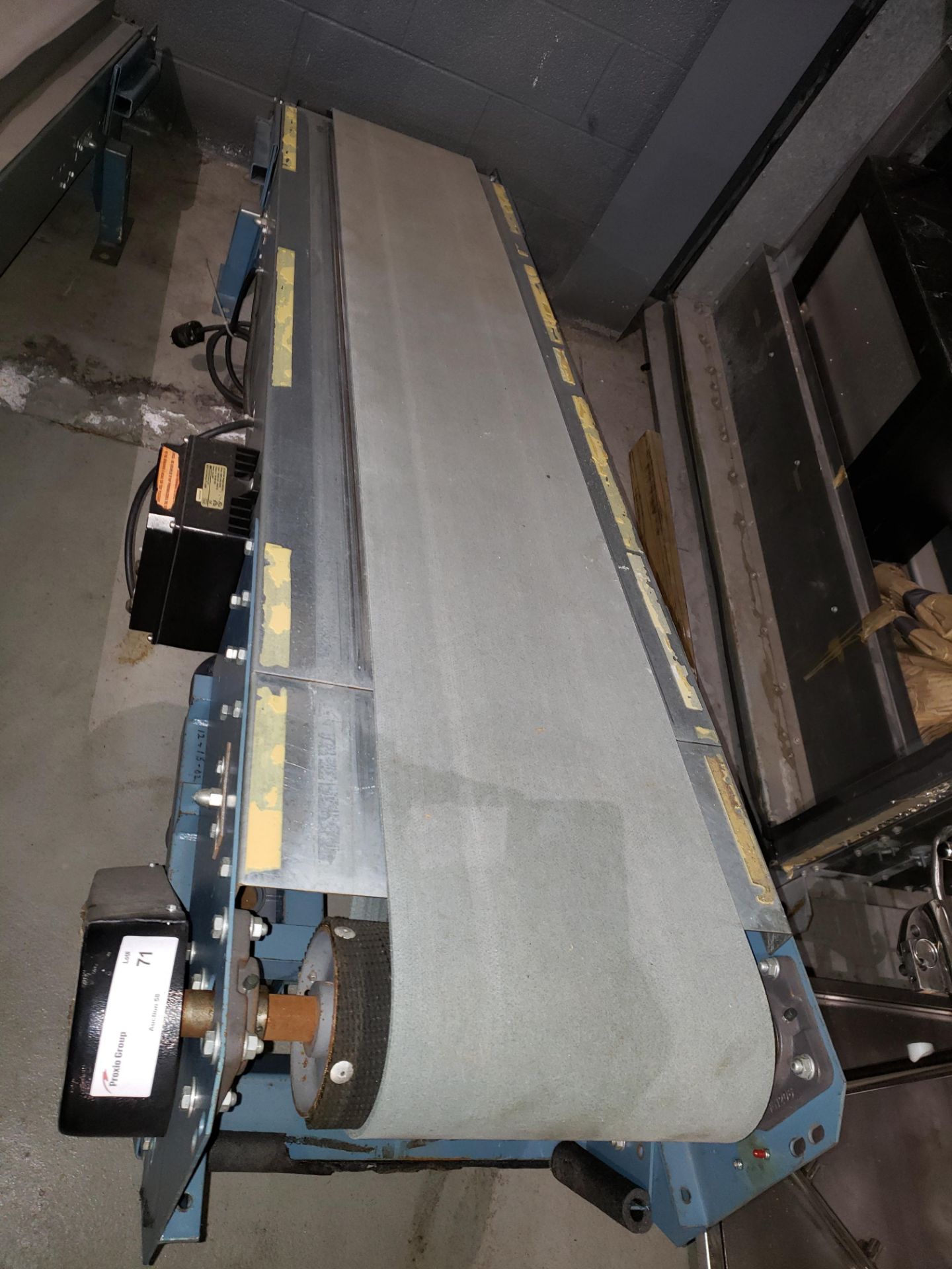 12" wide x 7' long inclined belt conveyor.with variable speed controller - Image 5 of 5