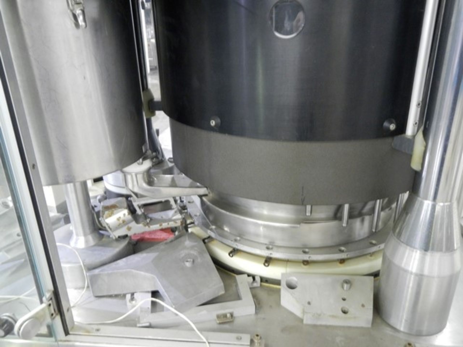 MG2 G60 capsule filler capable of production up to 60,000 capsules per hour with vacuum unit - Image 11 of 17