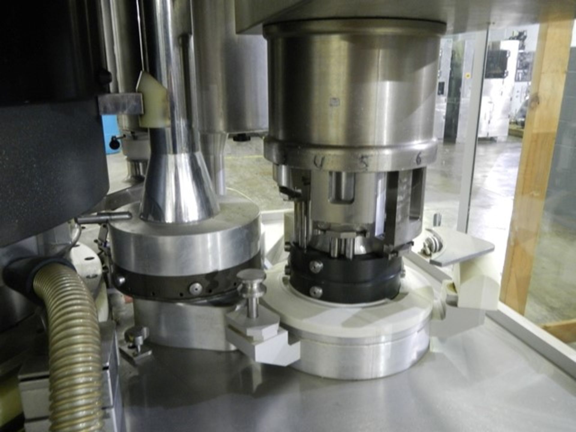 MG2 G60 capsule filler capable of production up to 60,000 capsules per hour with vacuum unit - Image 9 of 17