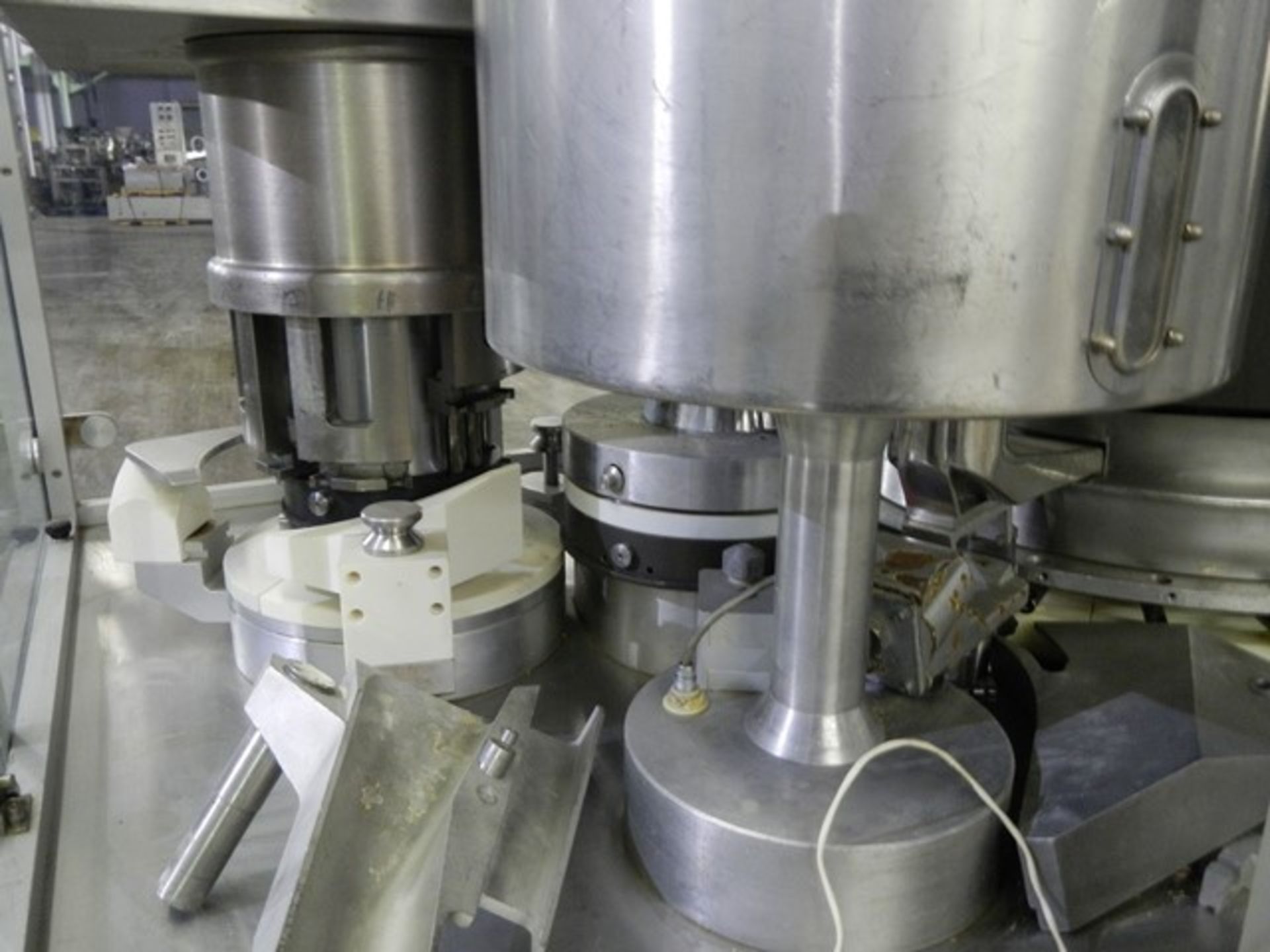 MG2 G60 capsule filler capable of production up to 60,000 capsules per hour with vacuum unit - Image 12 of 17