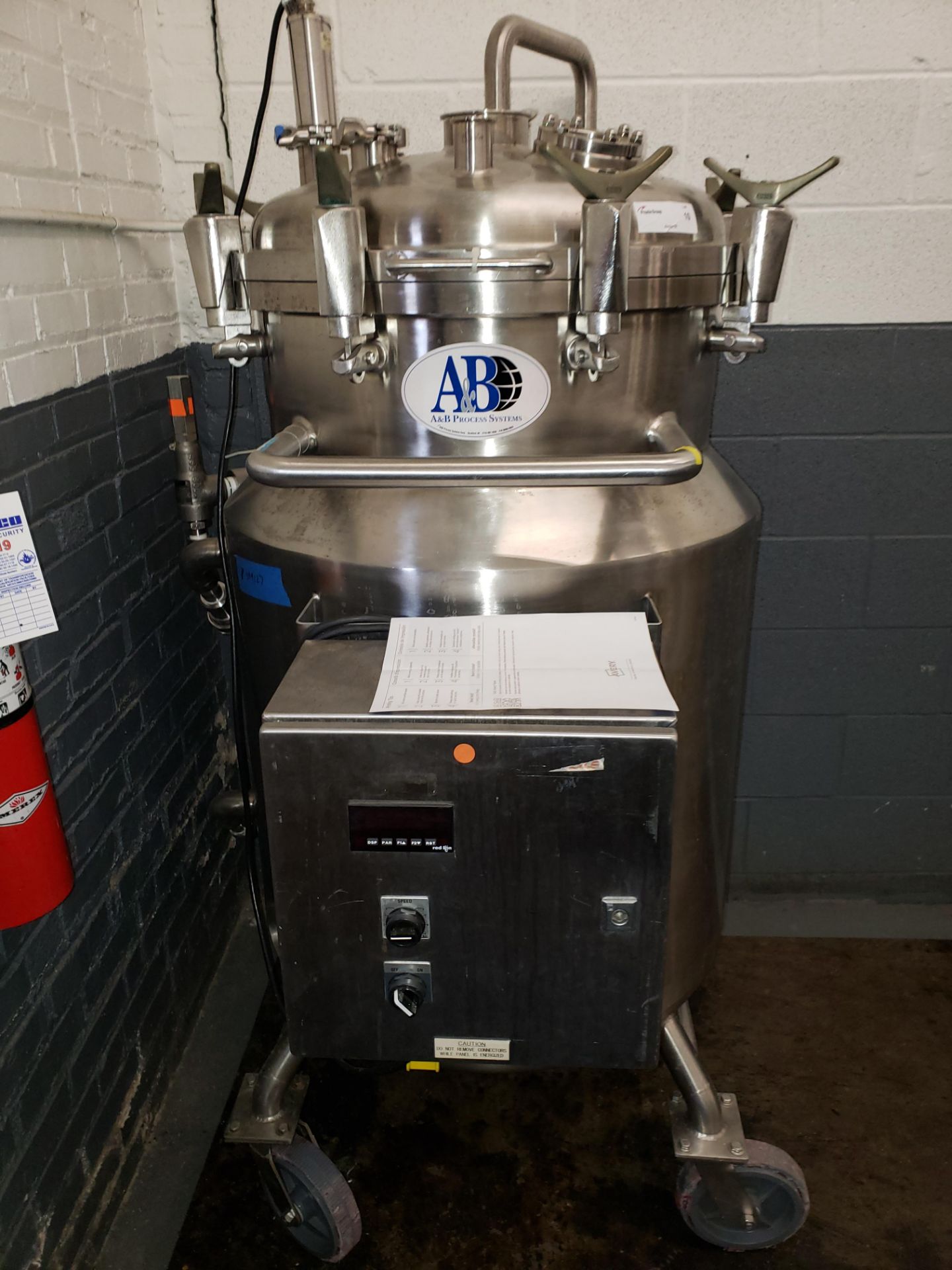 96 gallon A&B reactor, stainless steel construction, approximately 28" diameter x 36" straight side, - Image 2 of 7